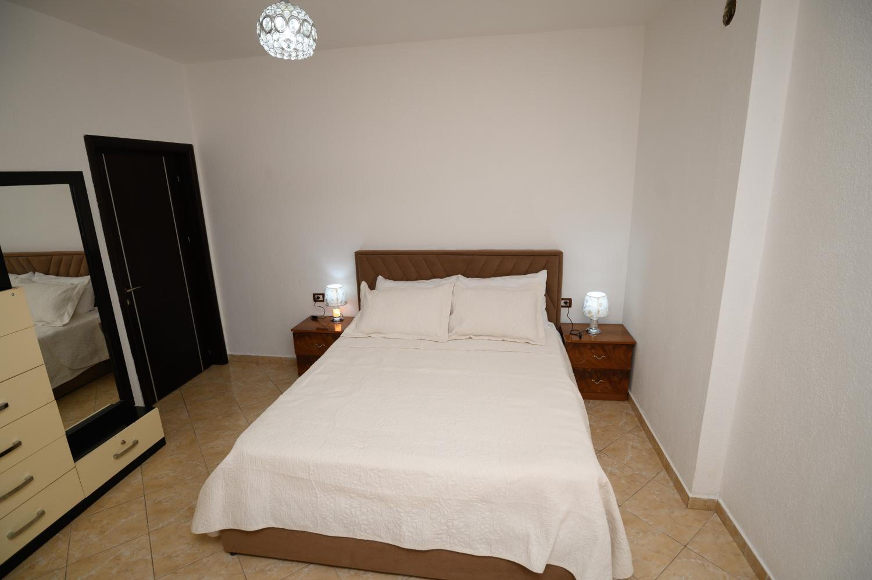 Shuli's Apartments