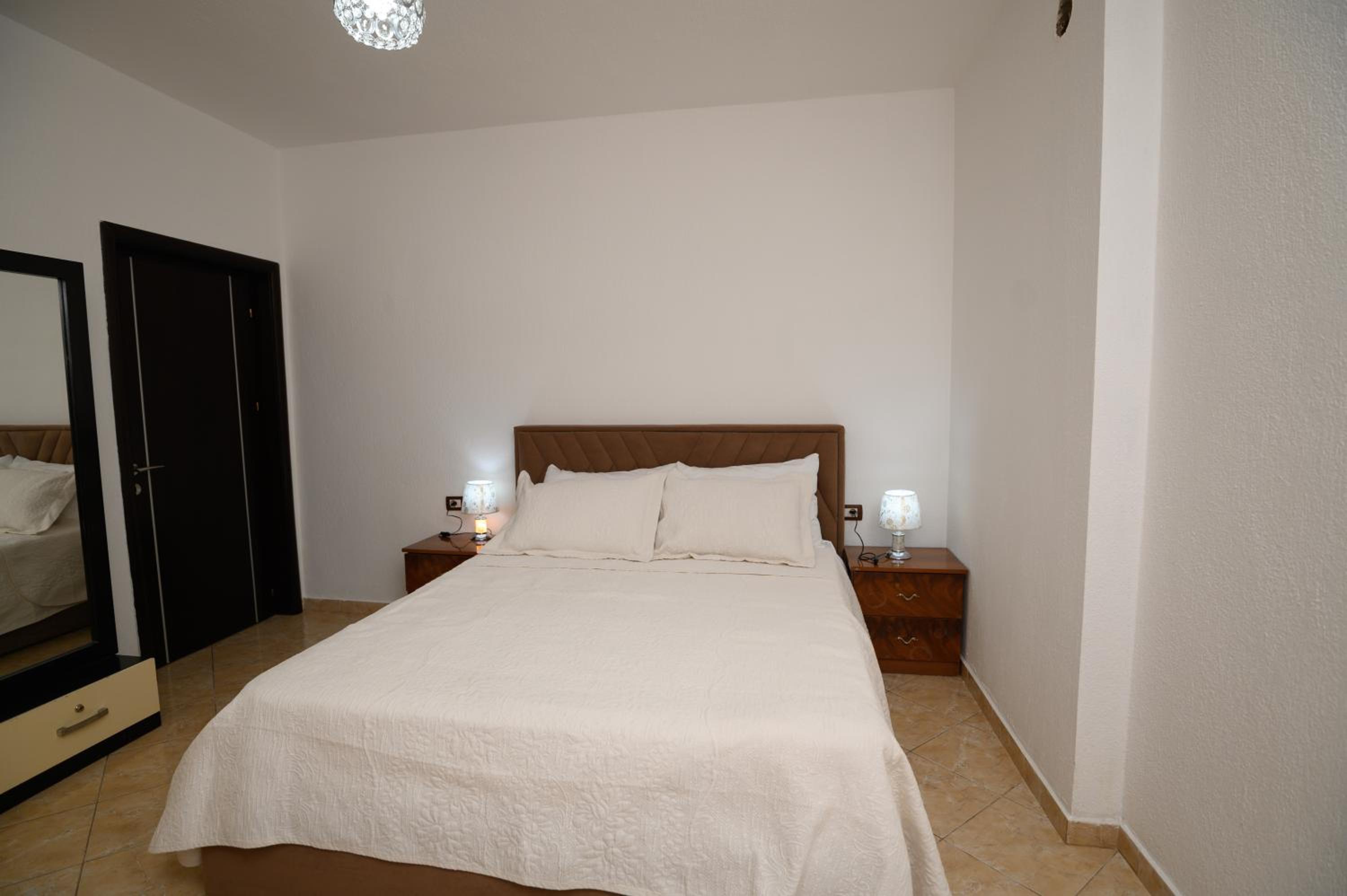 Shuli's Apartments