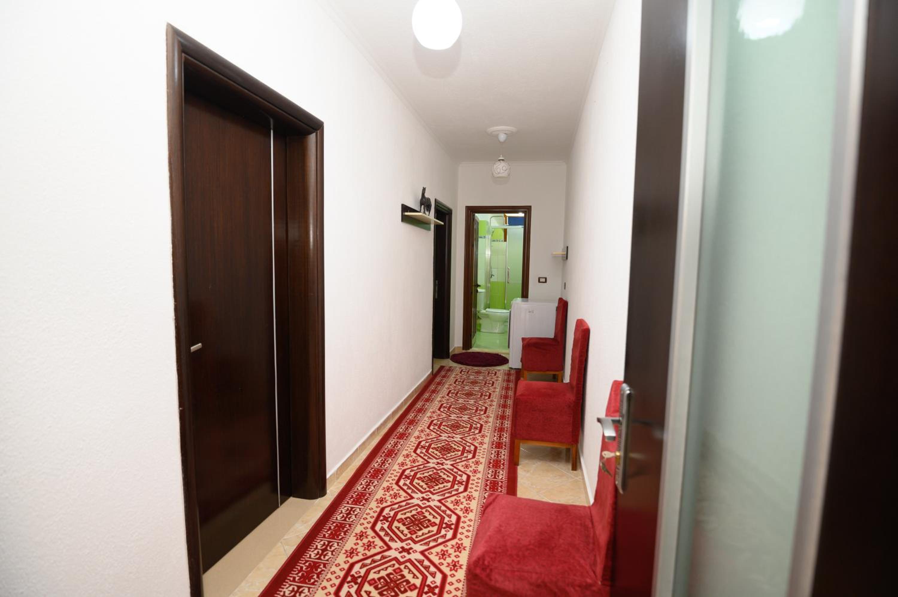 Shuli's Apartments