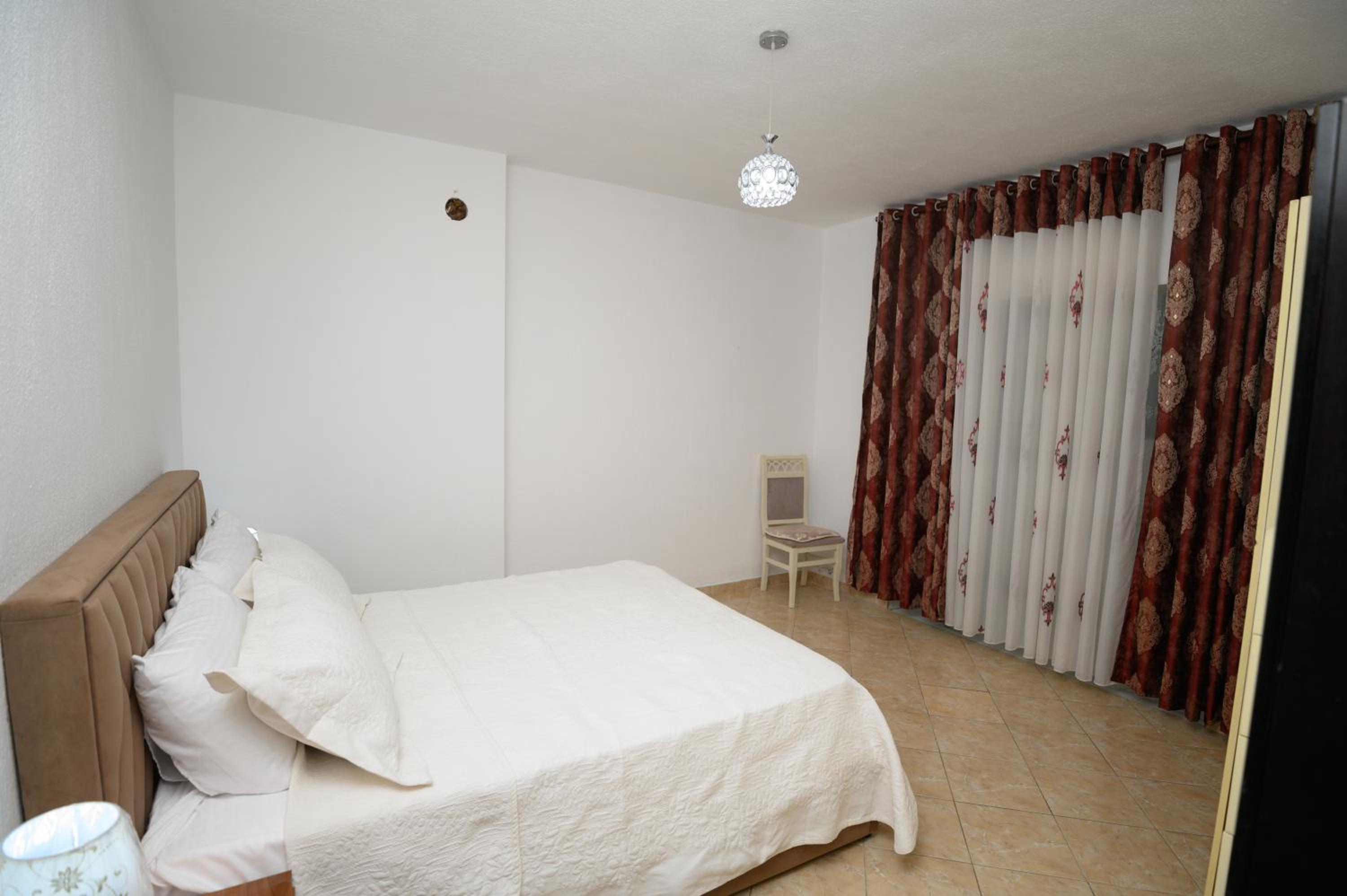 Shuli's Apartments