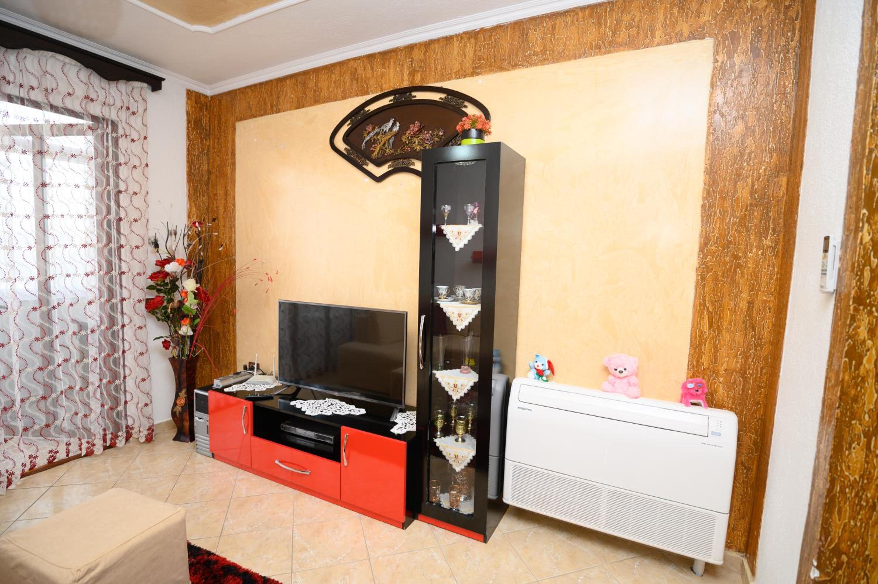 Shuli's Apartments