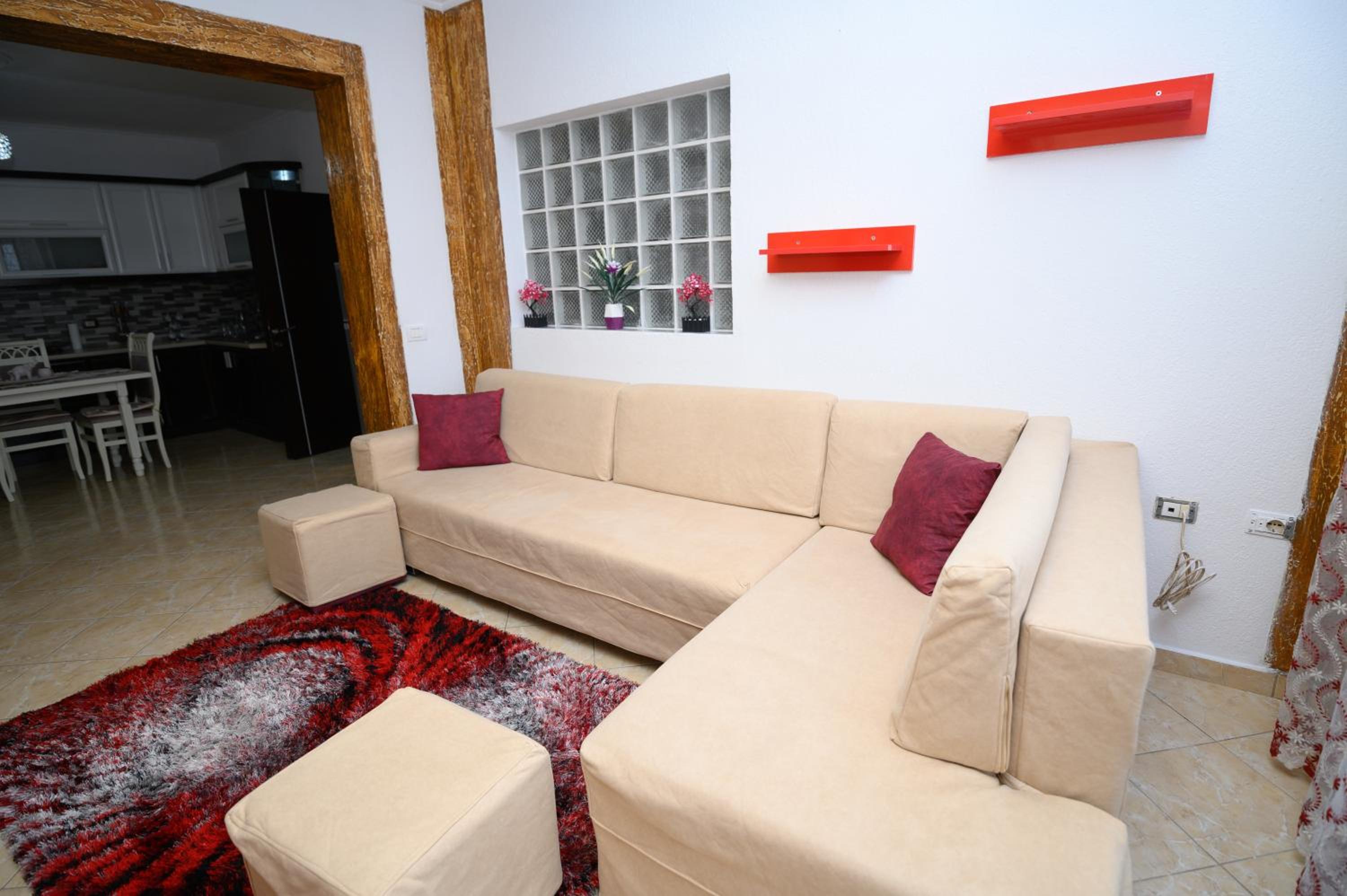 Shuli's Apartments