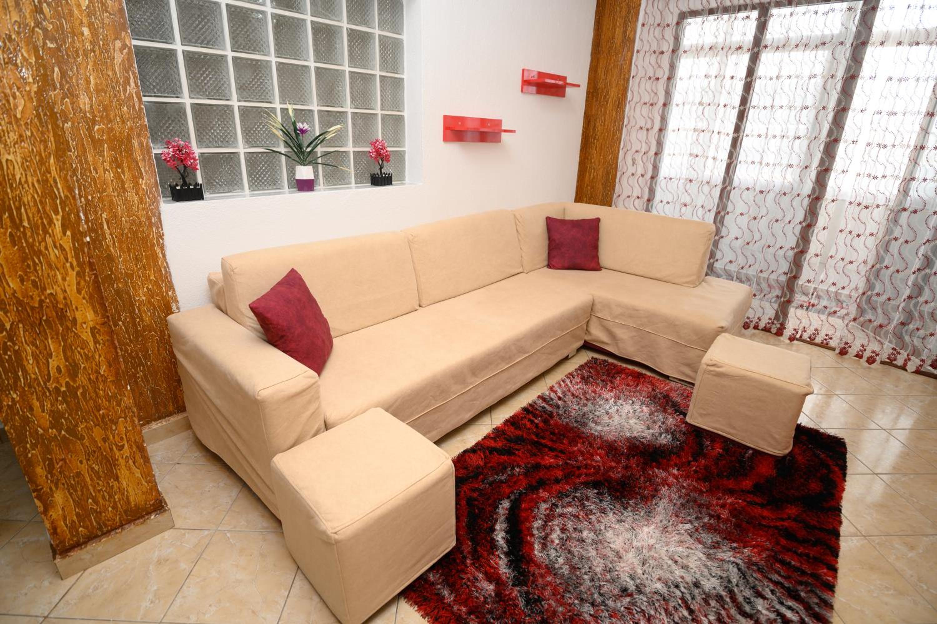 Shuli's Apartments