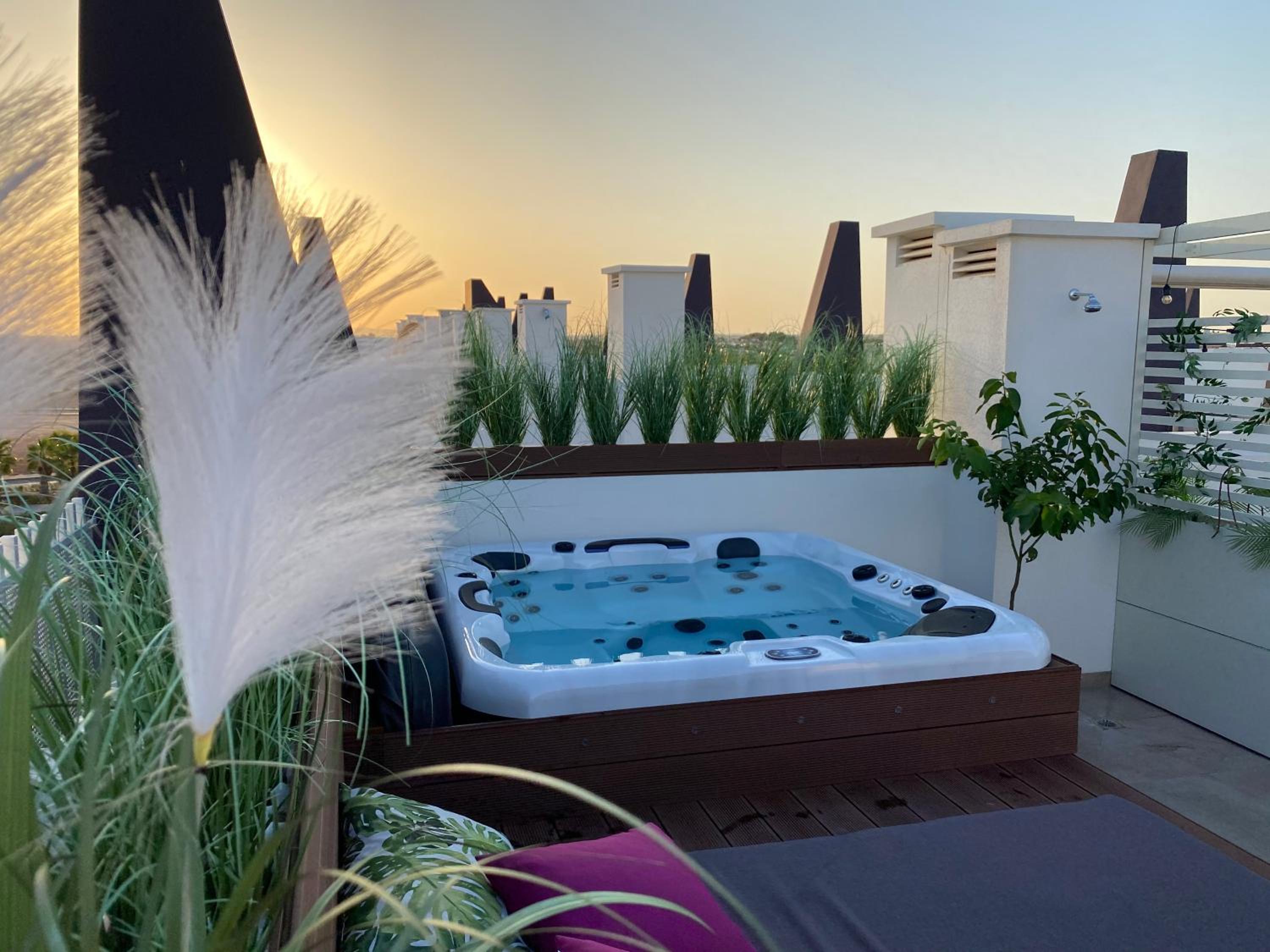 Hotel BiancaBeach317 apartament z prywatnym jacuzzi 200m od plaży - Image 1