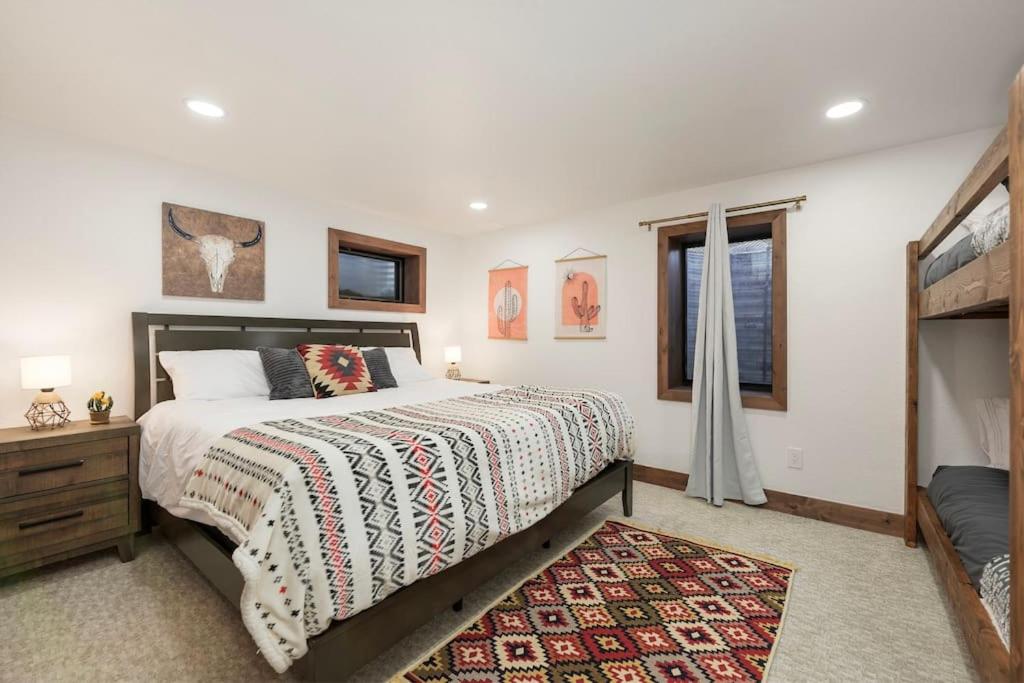 Stylish Mountain getaway view 4