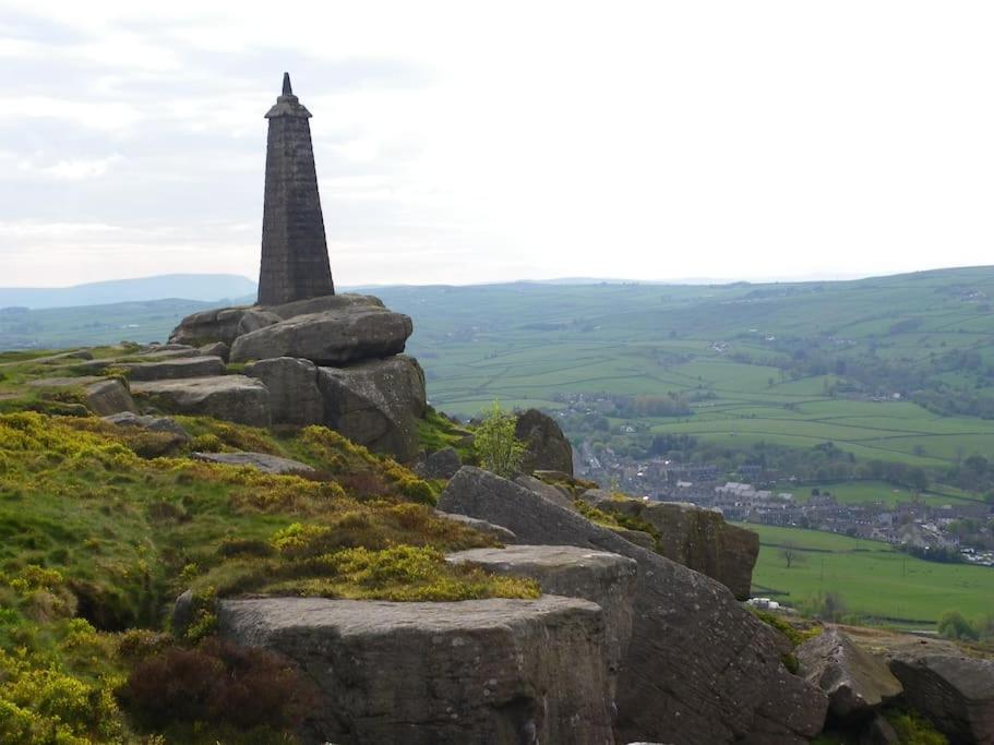 Cosy Shay Bank Cottage w/ Kingbed - Near Skipton. view 5
