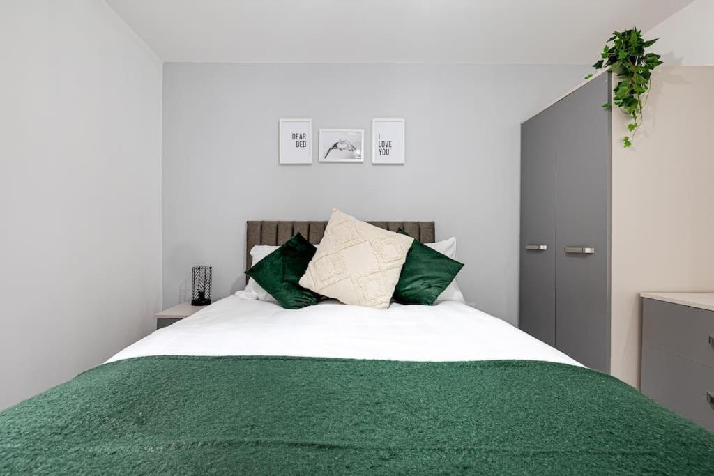 Stockport Centre Cosy 1 Bed Apartment by HASS HAUS, photo 9