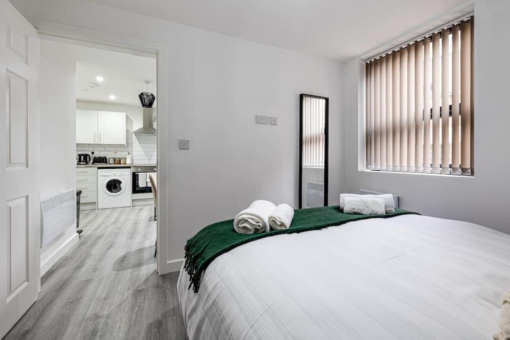 Stockport Centre Cosy 1 Bed Apartment by HASS HAUS, photo 13