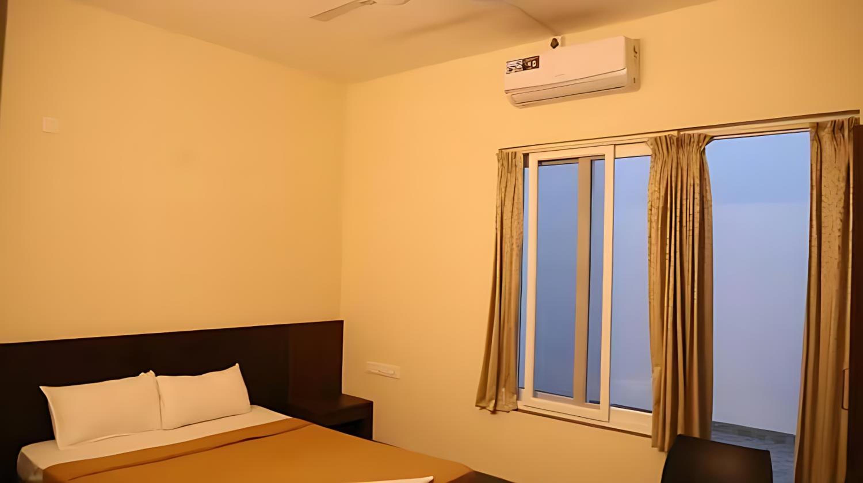 Kalinga Tavern Residency , Hatna