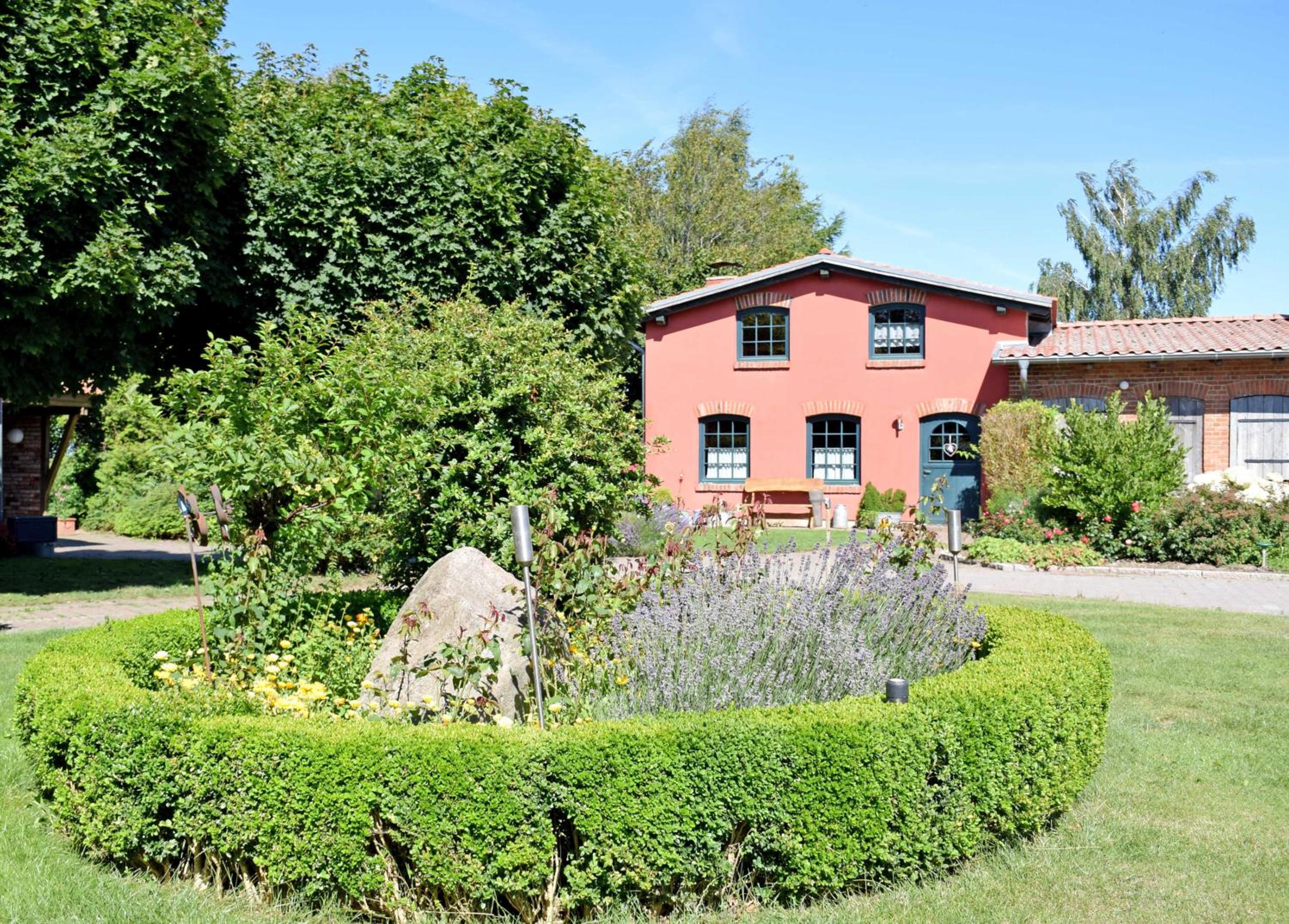 Ferienhaus mit Kamin auf dem Bauer view 3