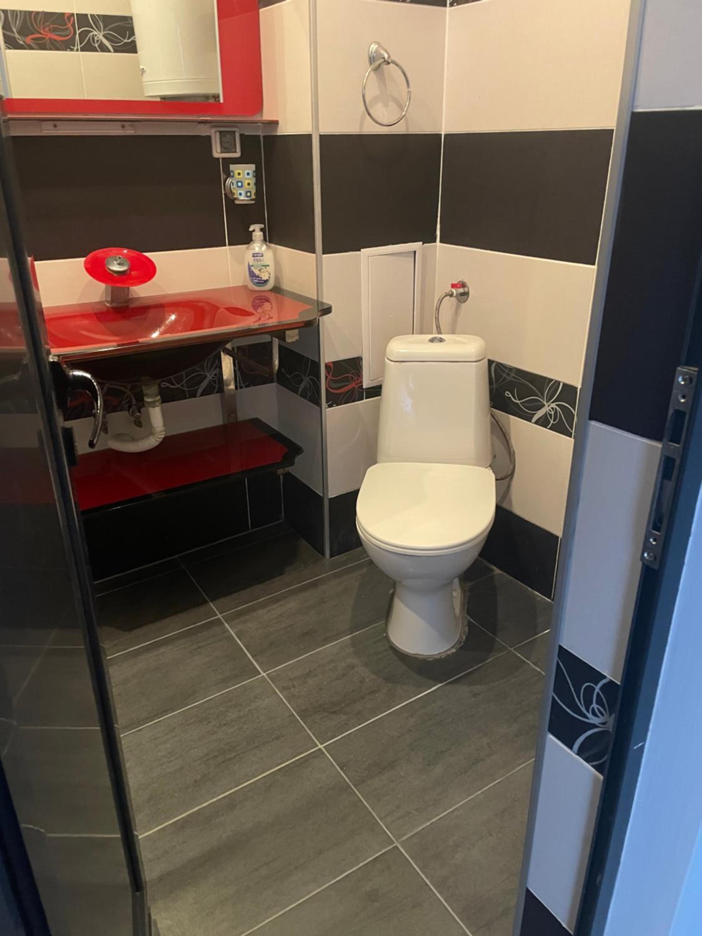 2-bed,2-bath, free private parking