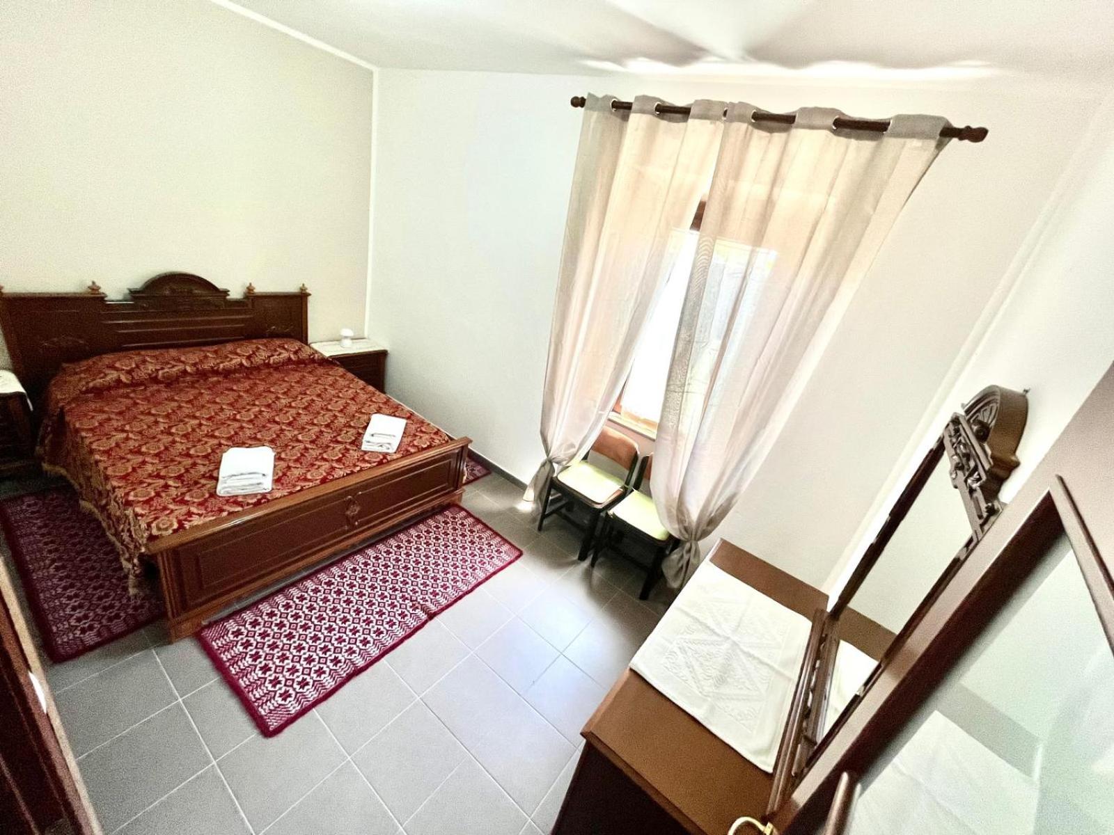 Mare e Montagna en Bonarcado — hotel room