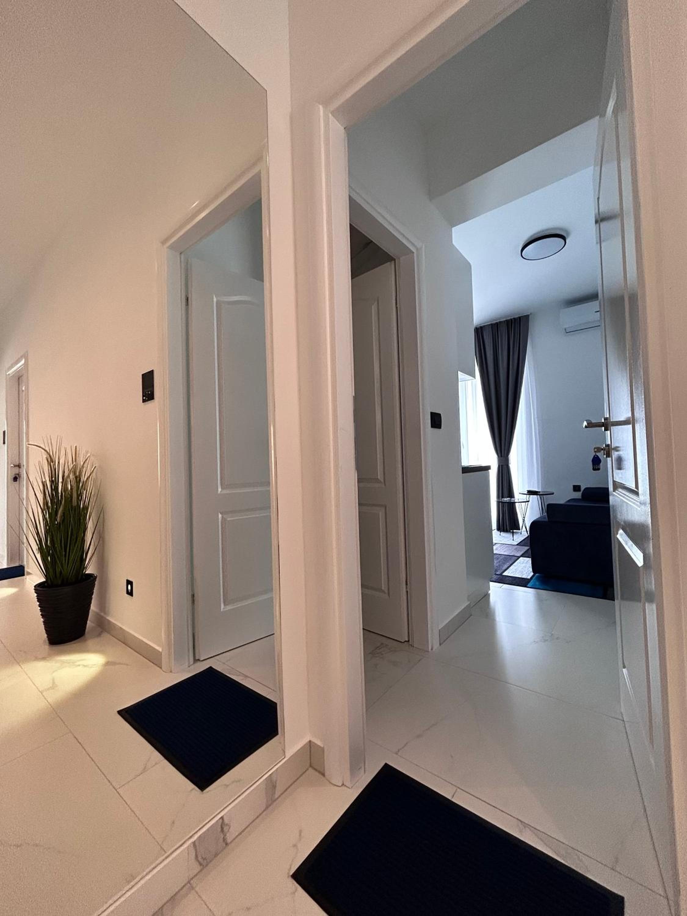 Sunny Corner Apartments