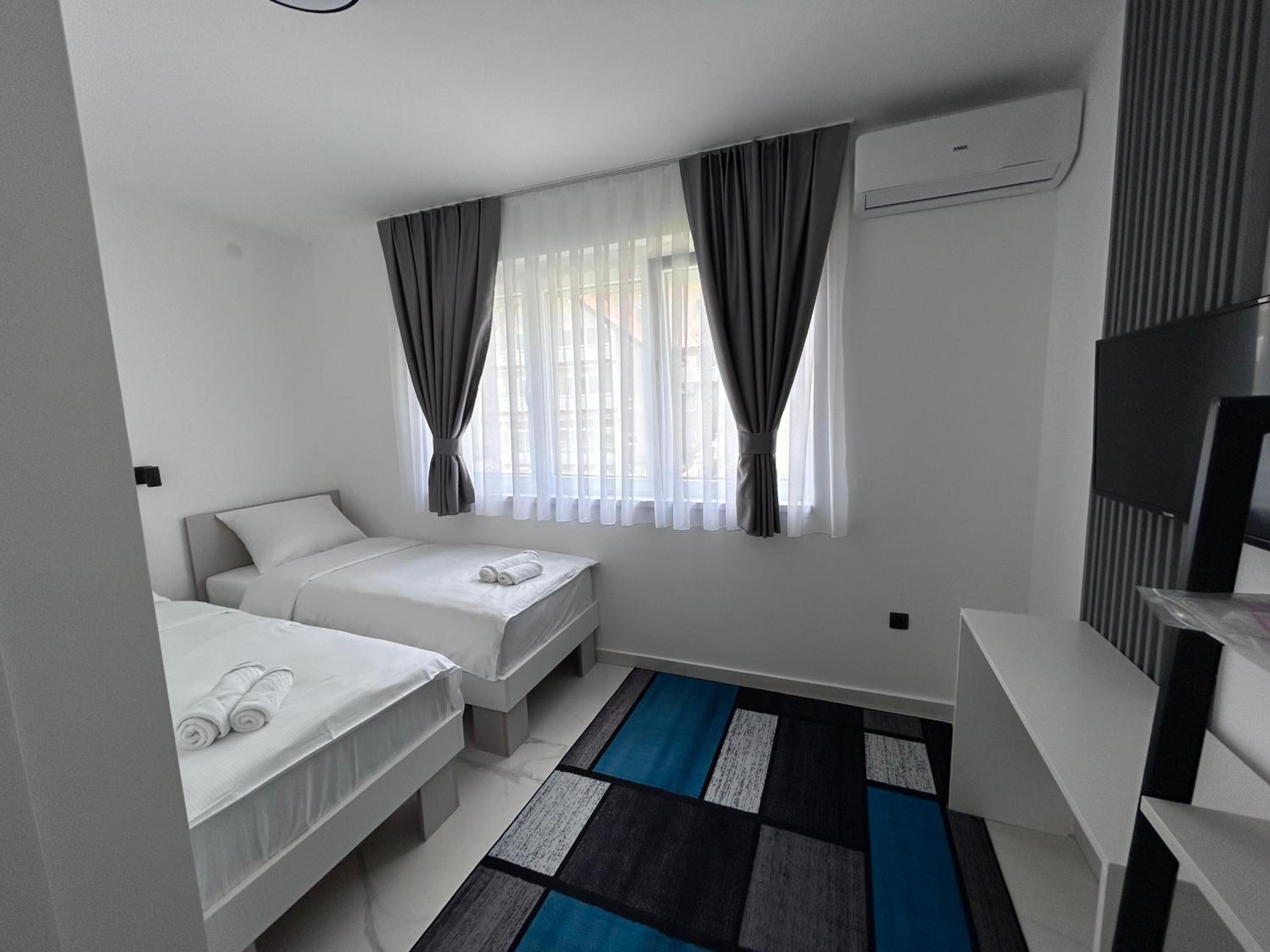 Sunny Corner Apartments