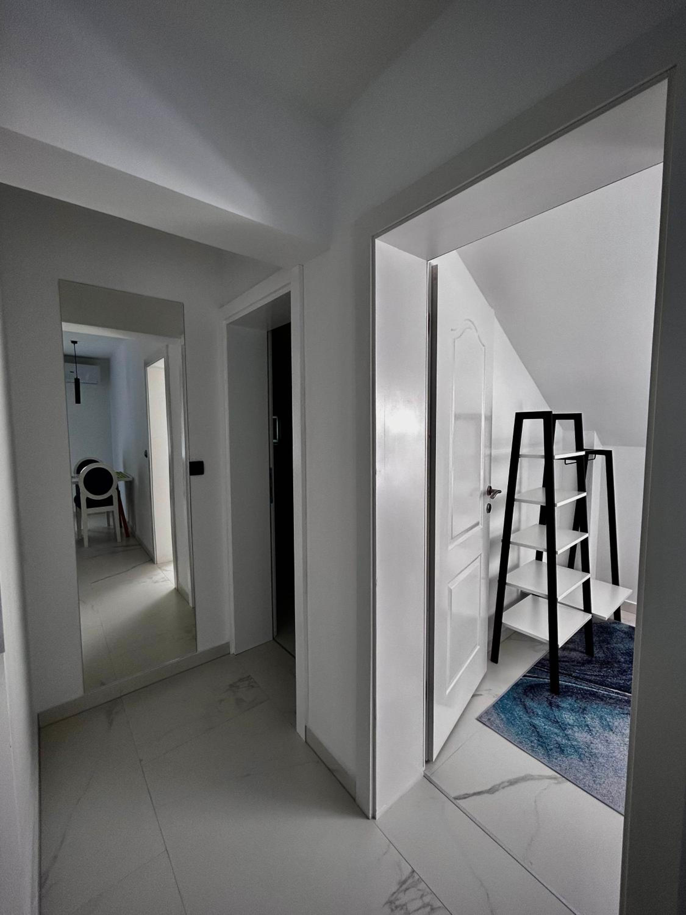 Sunny Corner Apartments