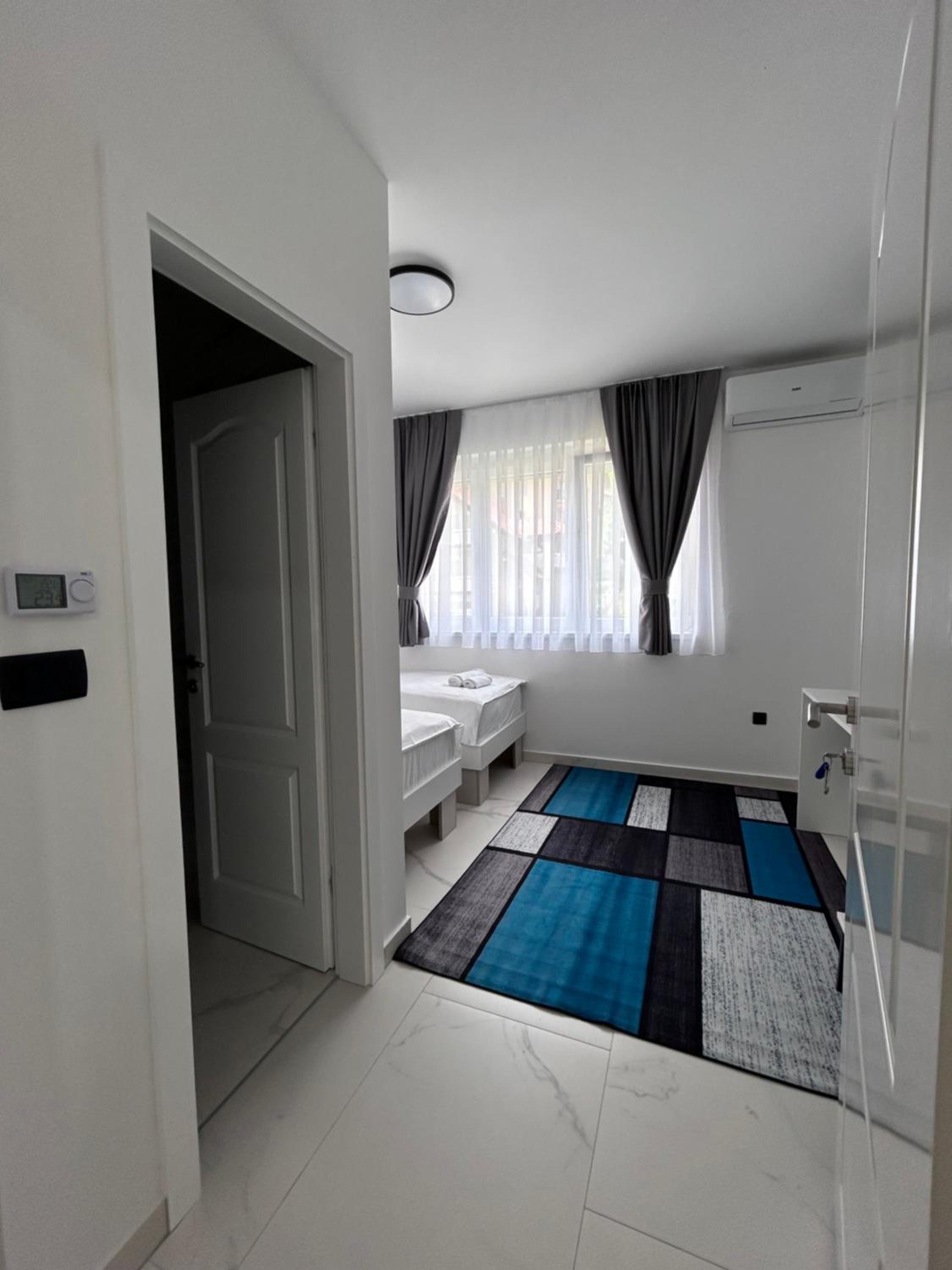 Sunny Corner Apartments