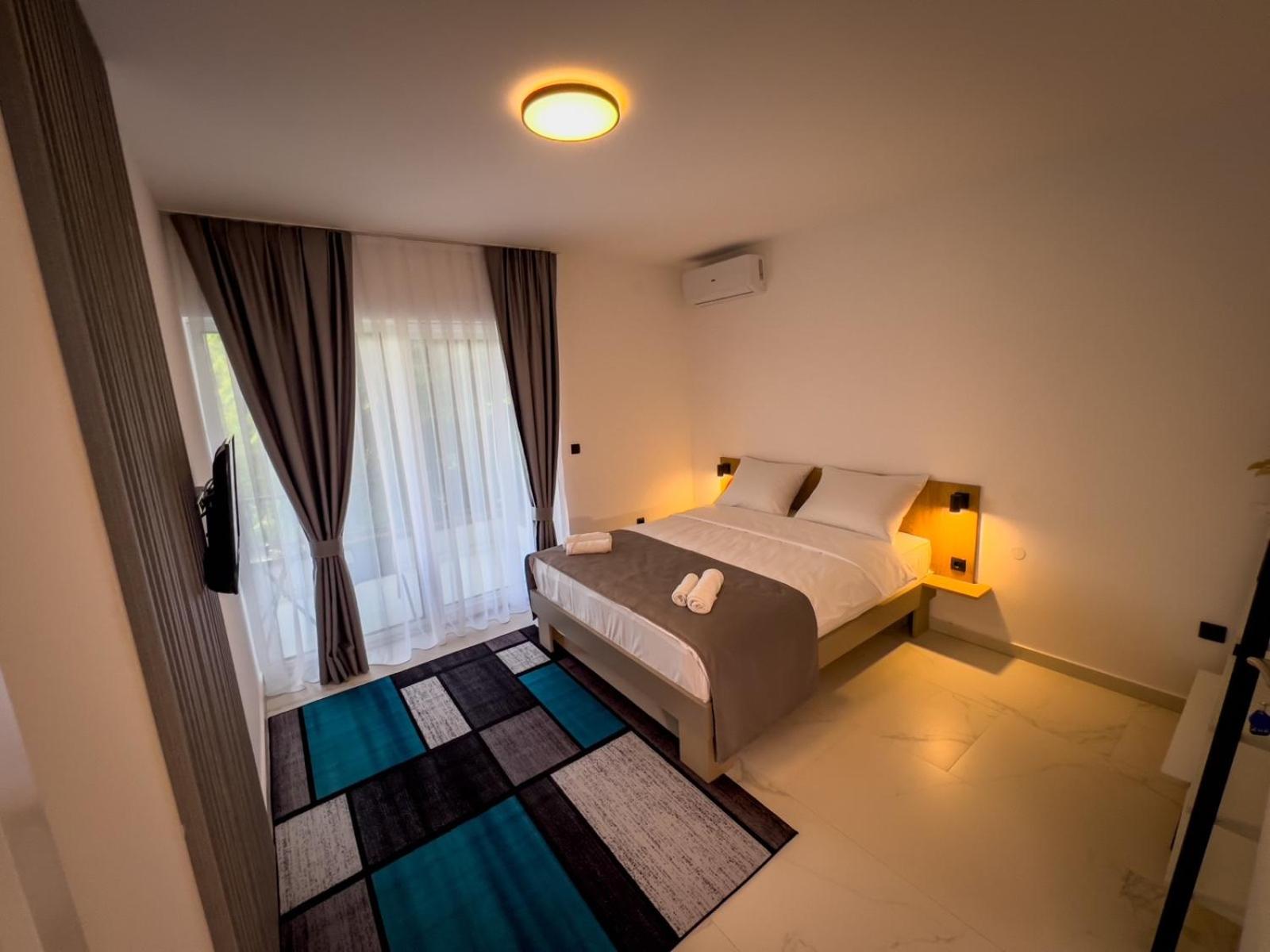 Sunny Corner Apartments