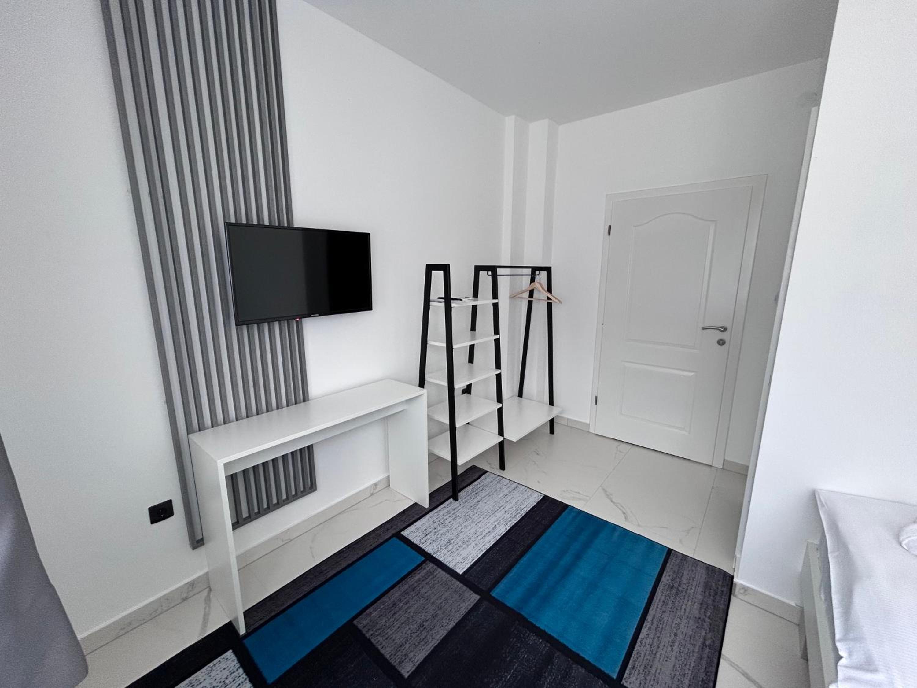 Sunny Corner Apartments
