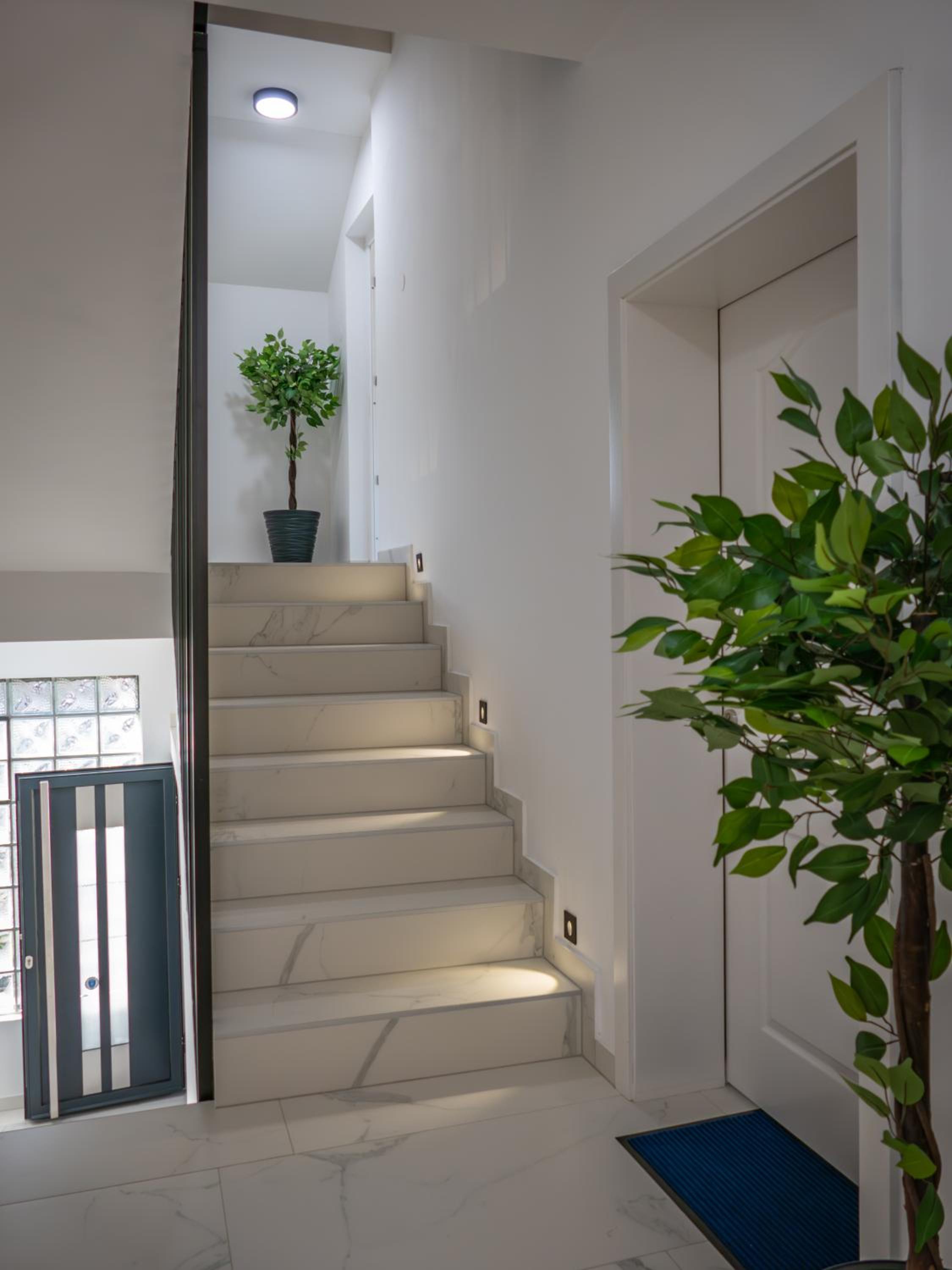 Sunny Corner Apartments