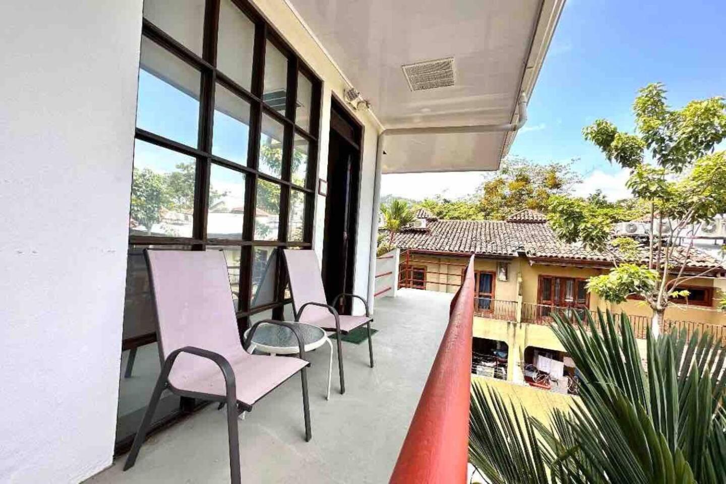 Spacious 2 Bed 2 Bath l Great Walking Score