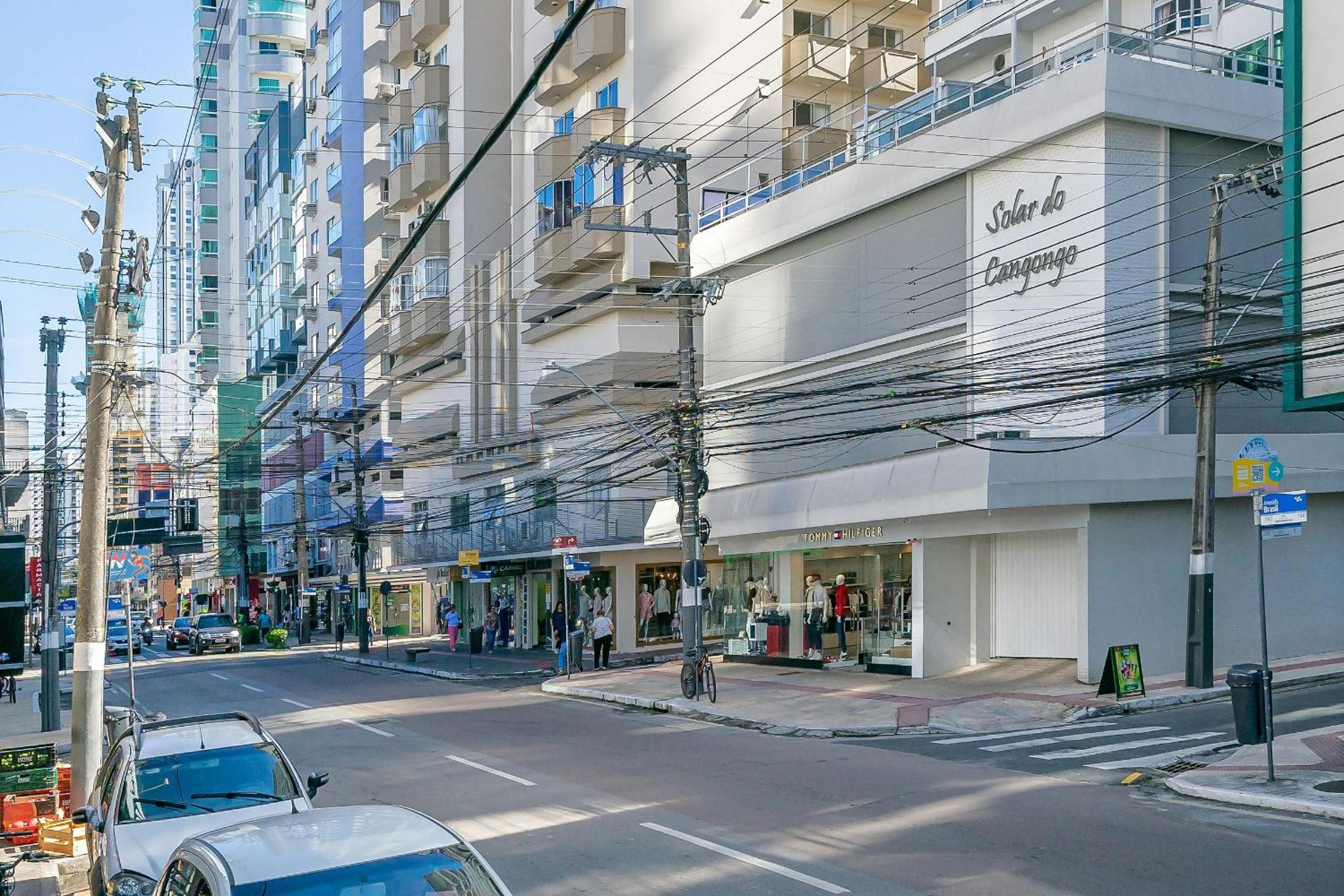 Ap próx da praia no centro de Balneário SDC601