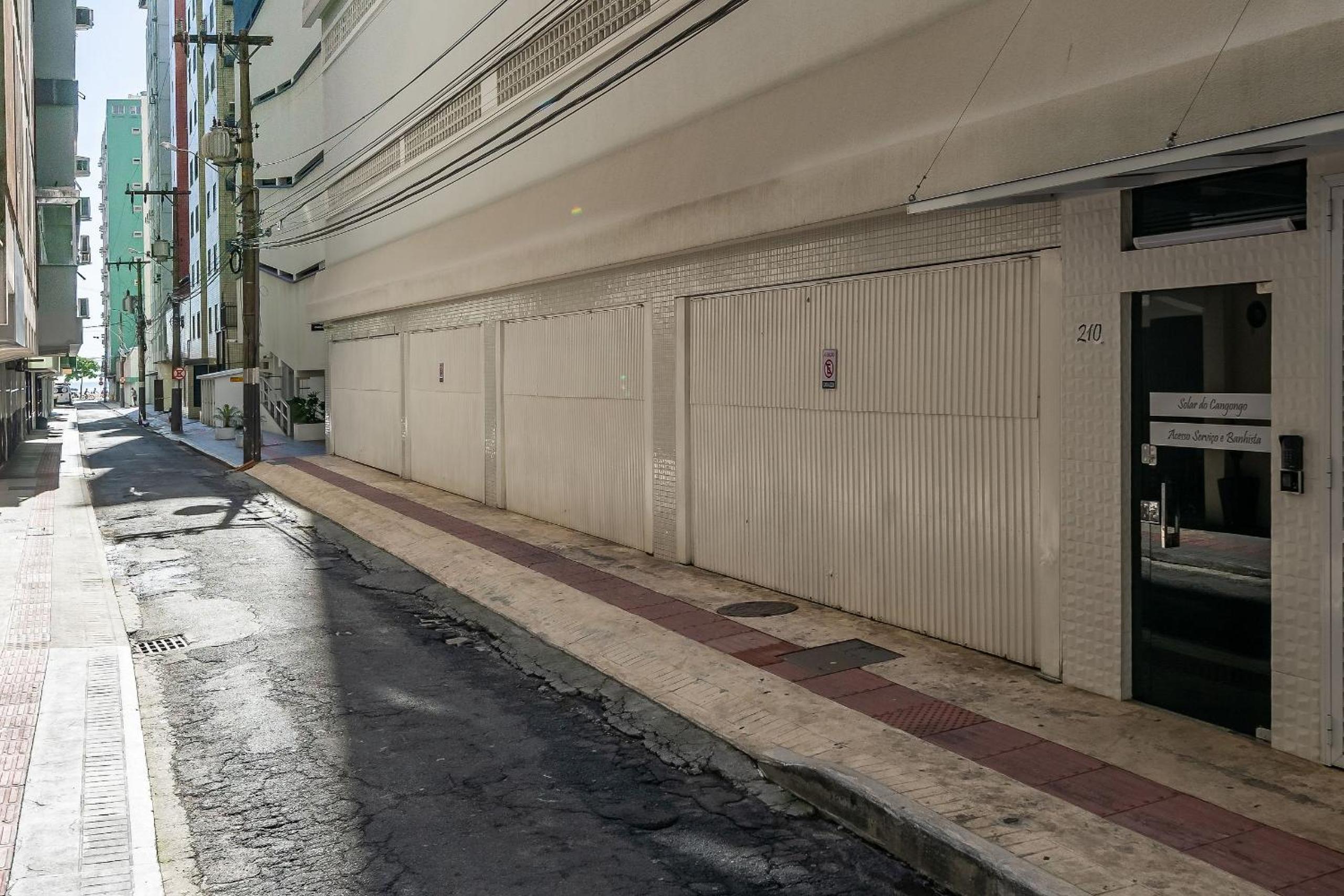 Ap próx da praia no centro de Balneário SDC601