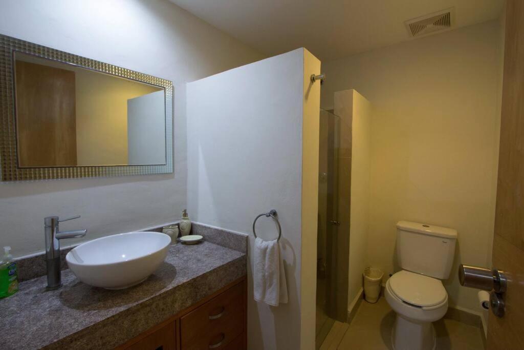 Exclusive beachfront condo in Peninsula Grand view 5