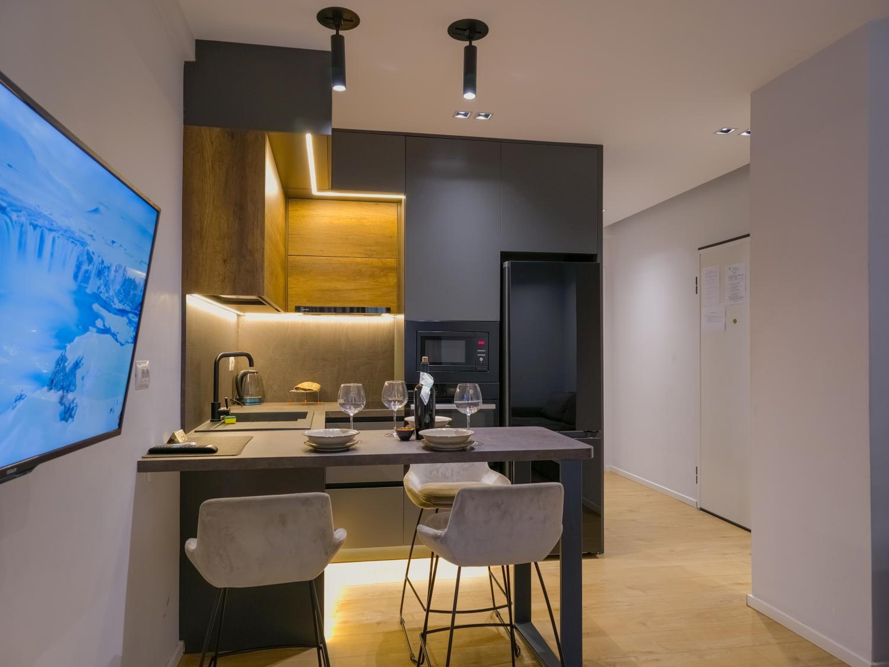PIN Apartments - 3 Min to Skanderbeg - Free Parking