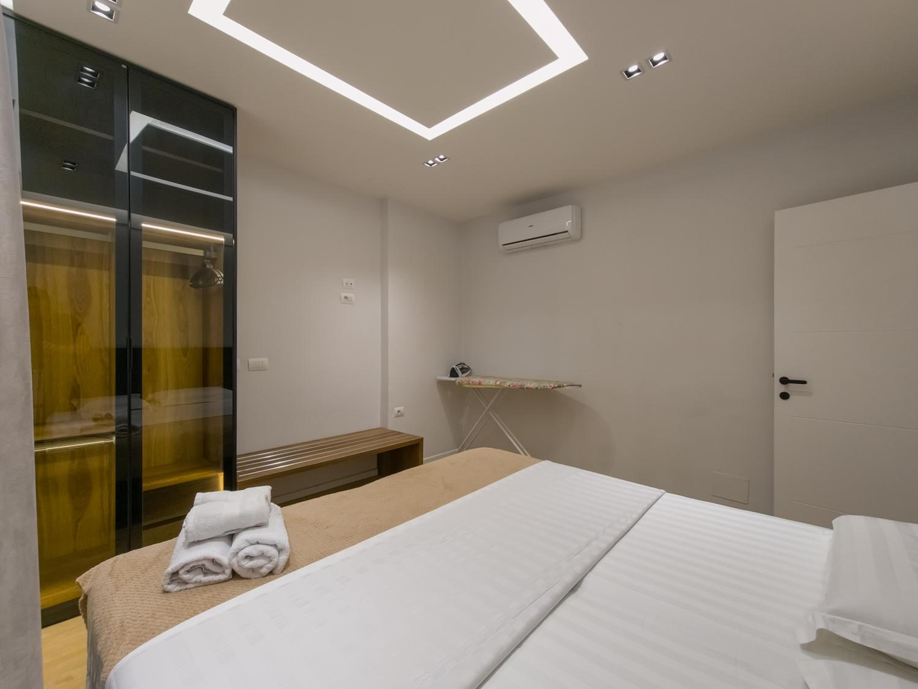 PIN Apartments - 3 Min to Skanderbeg - Free Parking