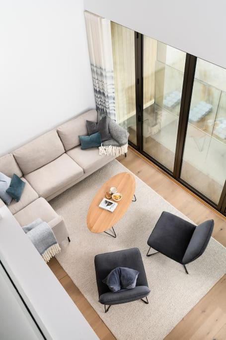 Luxury Waterfront 3 Bedroom/3 Bathroom Townhouse view 2