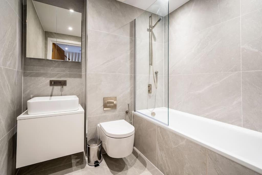 Luxury Waterfront 3 Bedroom/3 Bathroom Townhouse view 5
