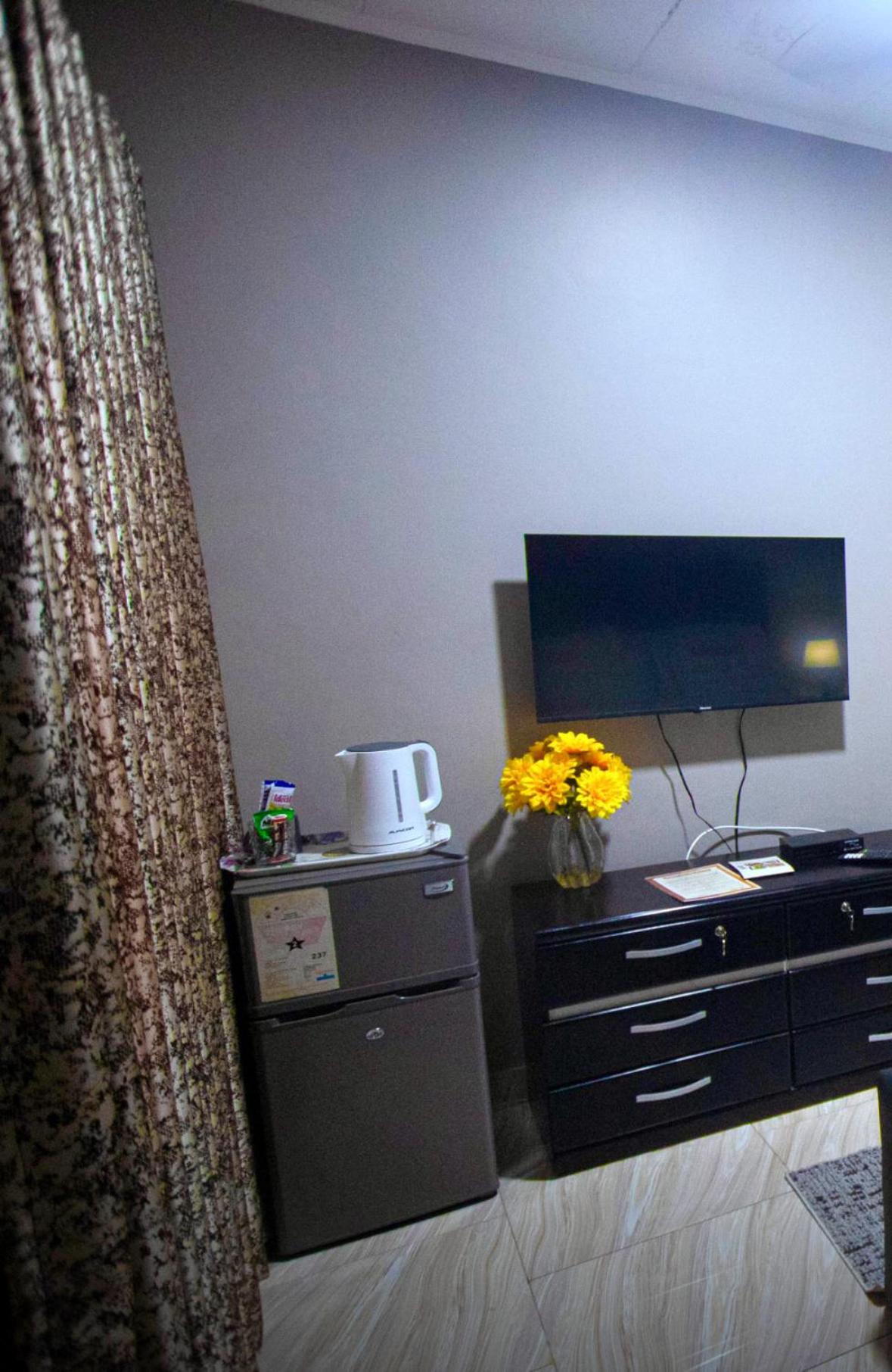 Groove Haven Lodge Villa-Kasoa view 5