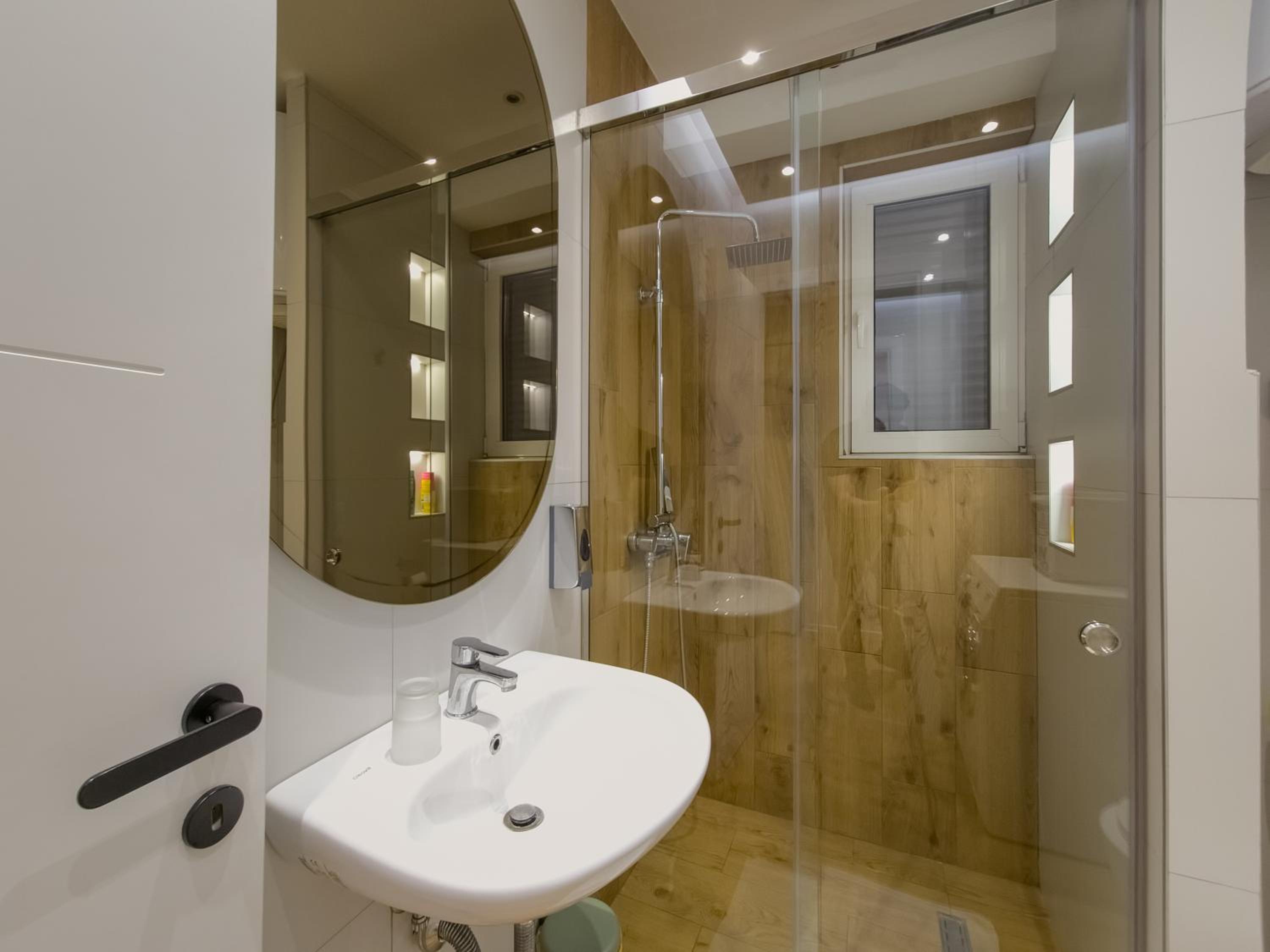 PIN Apartments - 3 Min to Skanderbeg - Free Parking