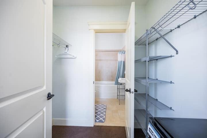 Kelowna Vacations - Lakeview 2-bed 2-bath Entire Suite near Summerhill Winery - Property Image 27