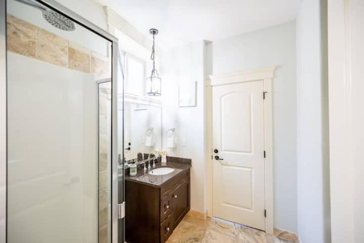 Kelowna Vacations - Lakeview 2-bed 2-bath Entire Suite near Summerhill Winery - Property Image 26