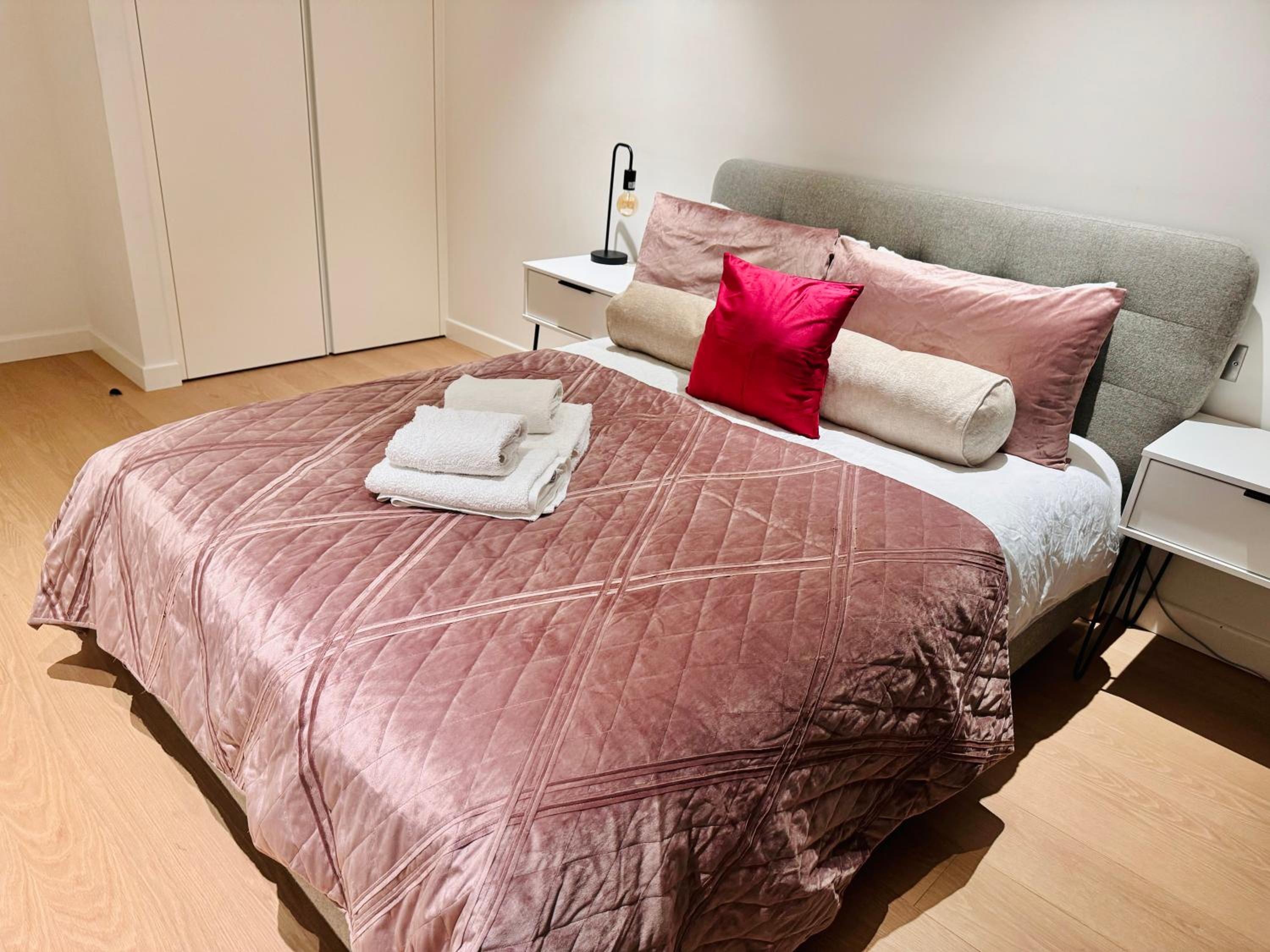 Upper Riverside O2 2Bedroom Flat 05