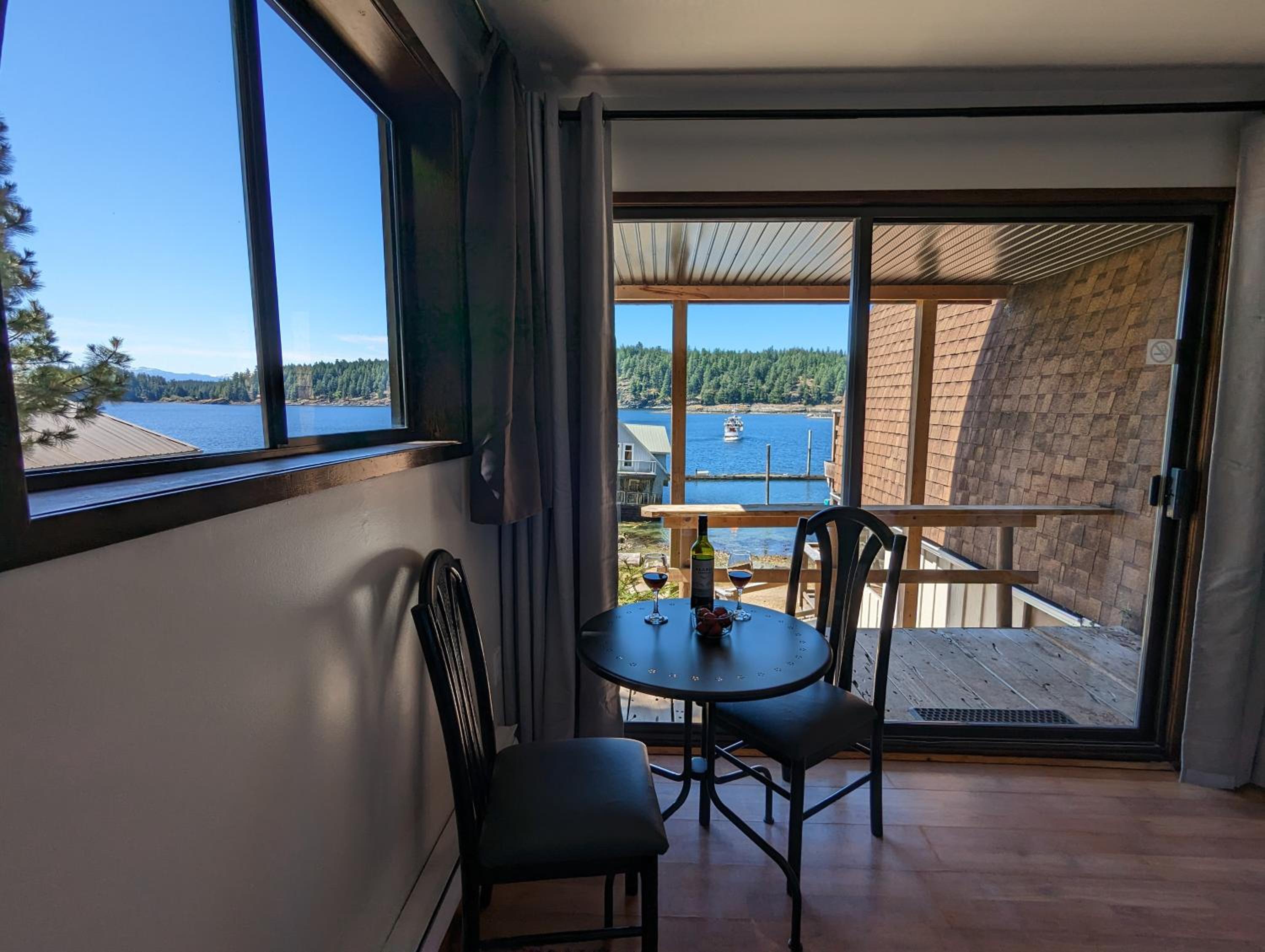 Jade Resort-Oceanfront Suites in Gowlland Harbour