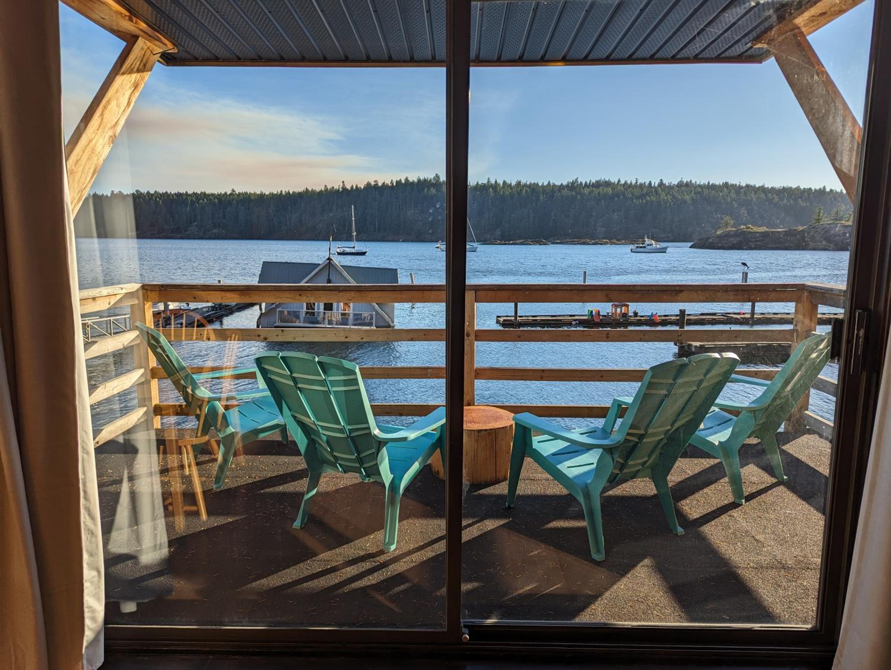 Jade Resort-Oceanfront Suites in Gowlland Harbour
