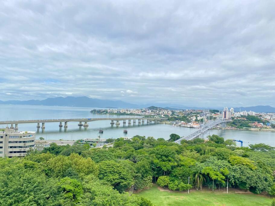 Flat no Centro ao lado Ponte Hercílio Luz