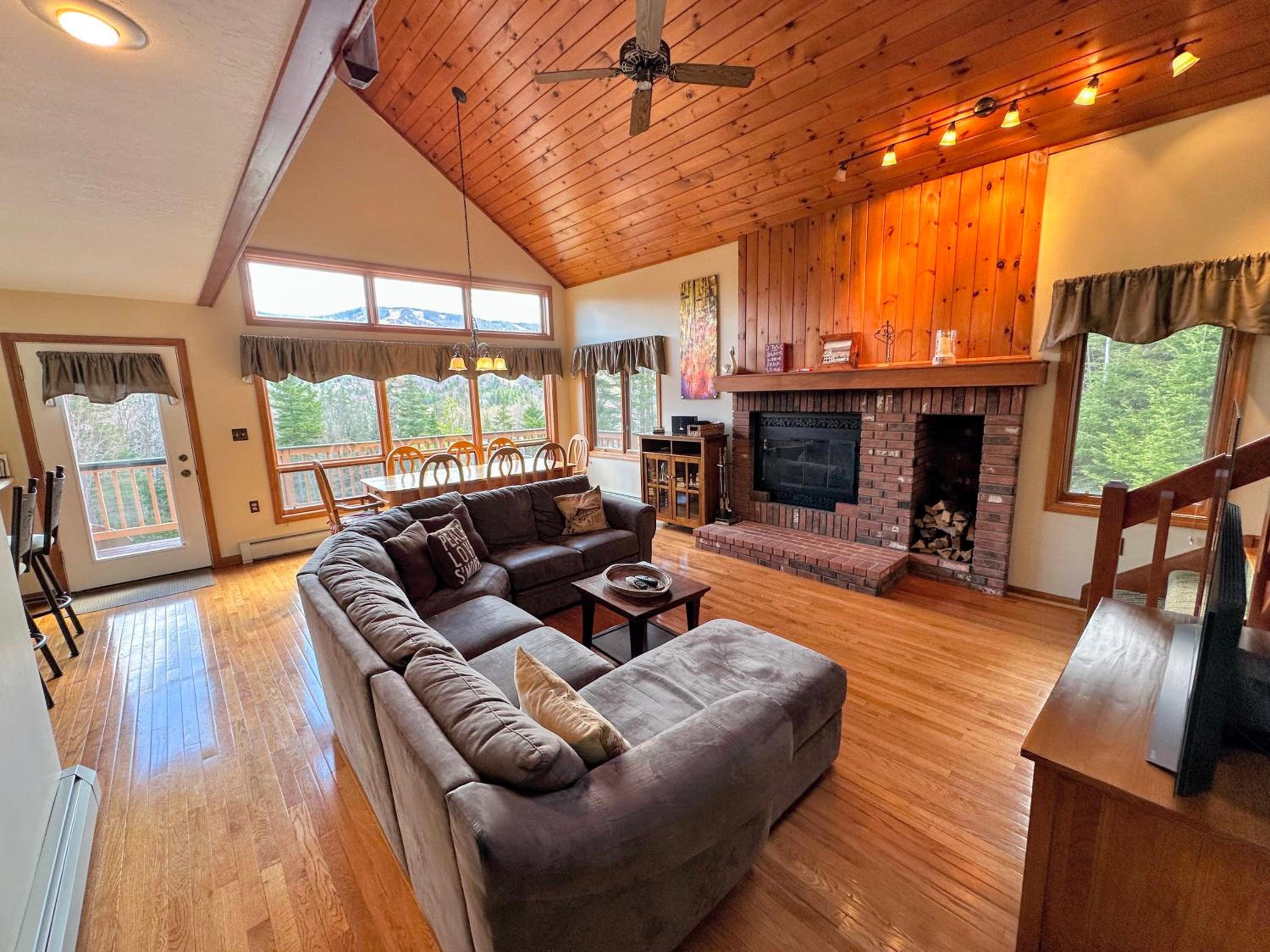 MWP66 End Unit with Gorgeous Mountain Views, Pool Table, Pool/Gym Passes! view 2