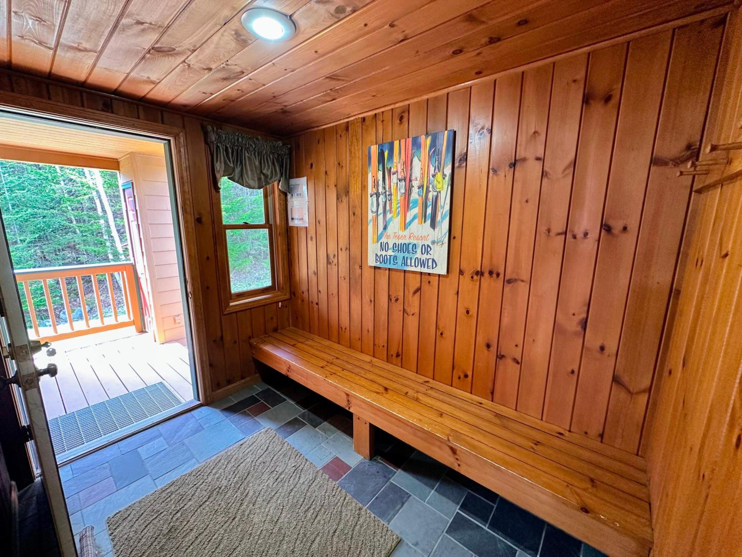 MWP66 End Unit with Gorgeous Mountain Views, Pool Table, Pool/Gym Passes! view 3