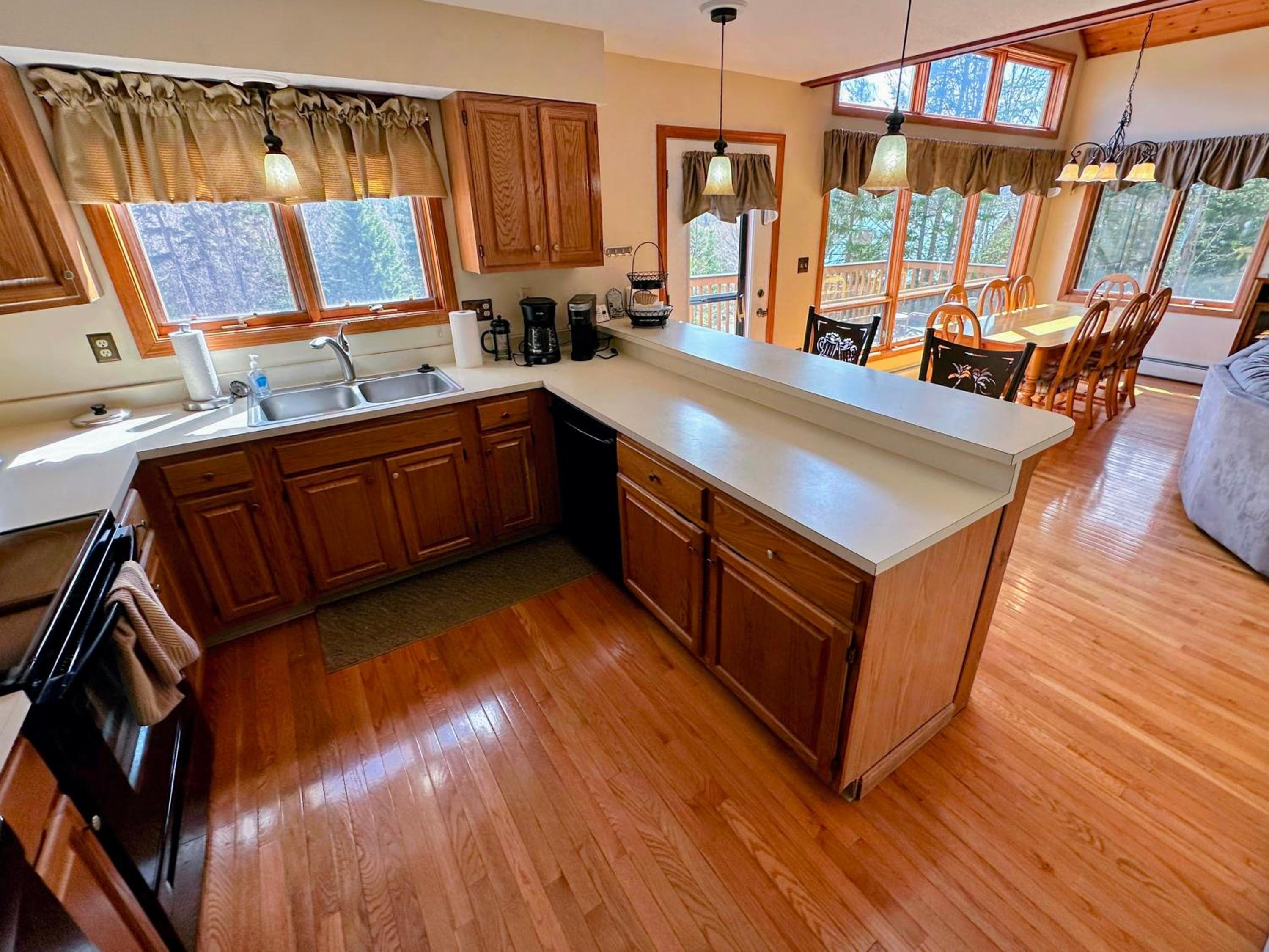 MWP66 End Unit with Gorgeous Mountain Views, Pool Table, Pool/Gym Passes! view 5
