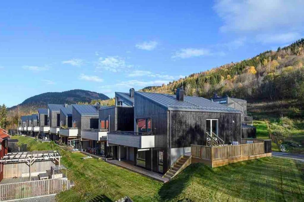 Lillehammer Vacations - Moderne hus med flotte utemuligheter og parkering - Property Image 3