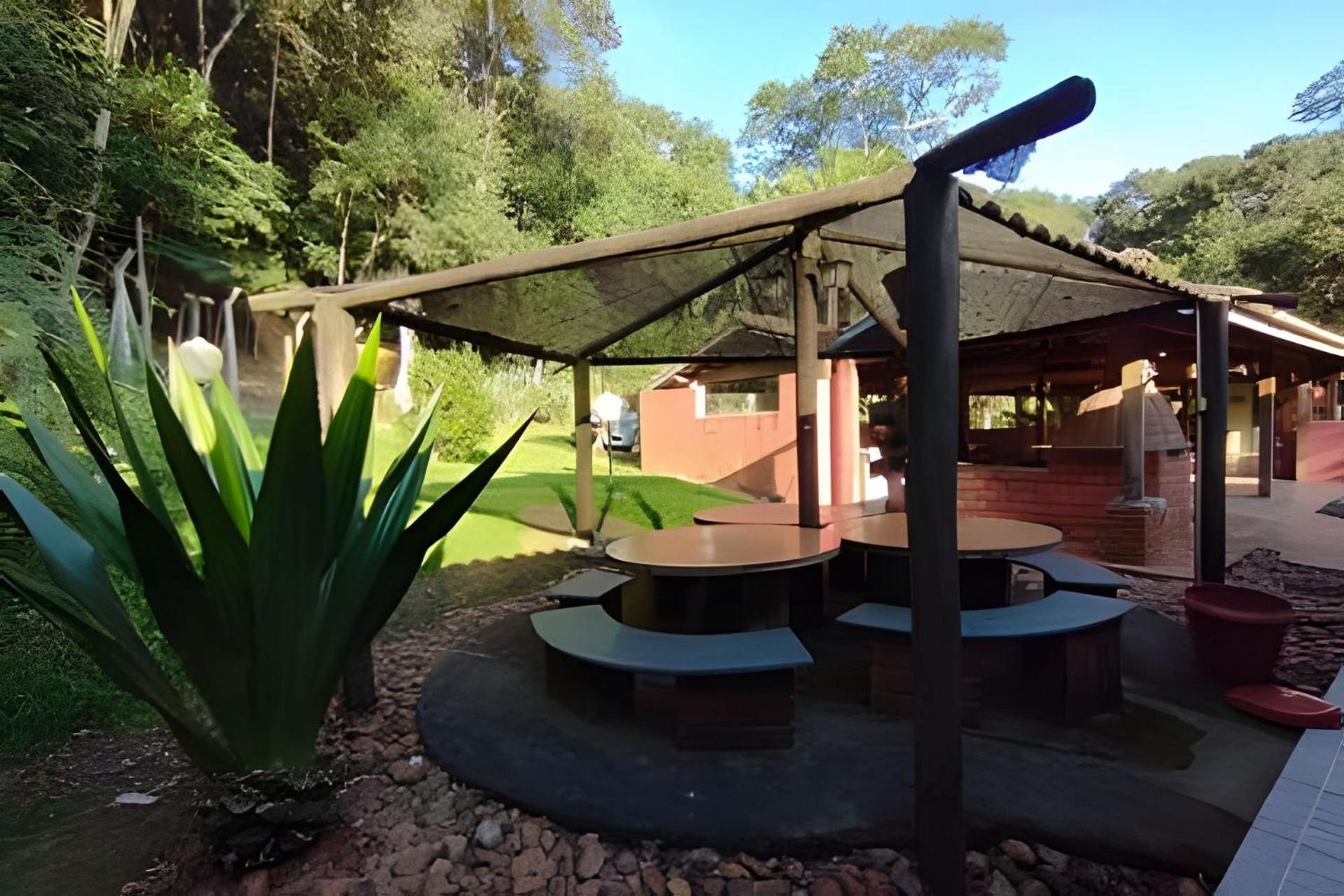 Chácara com Tobogã em São Roque