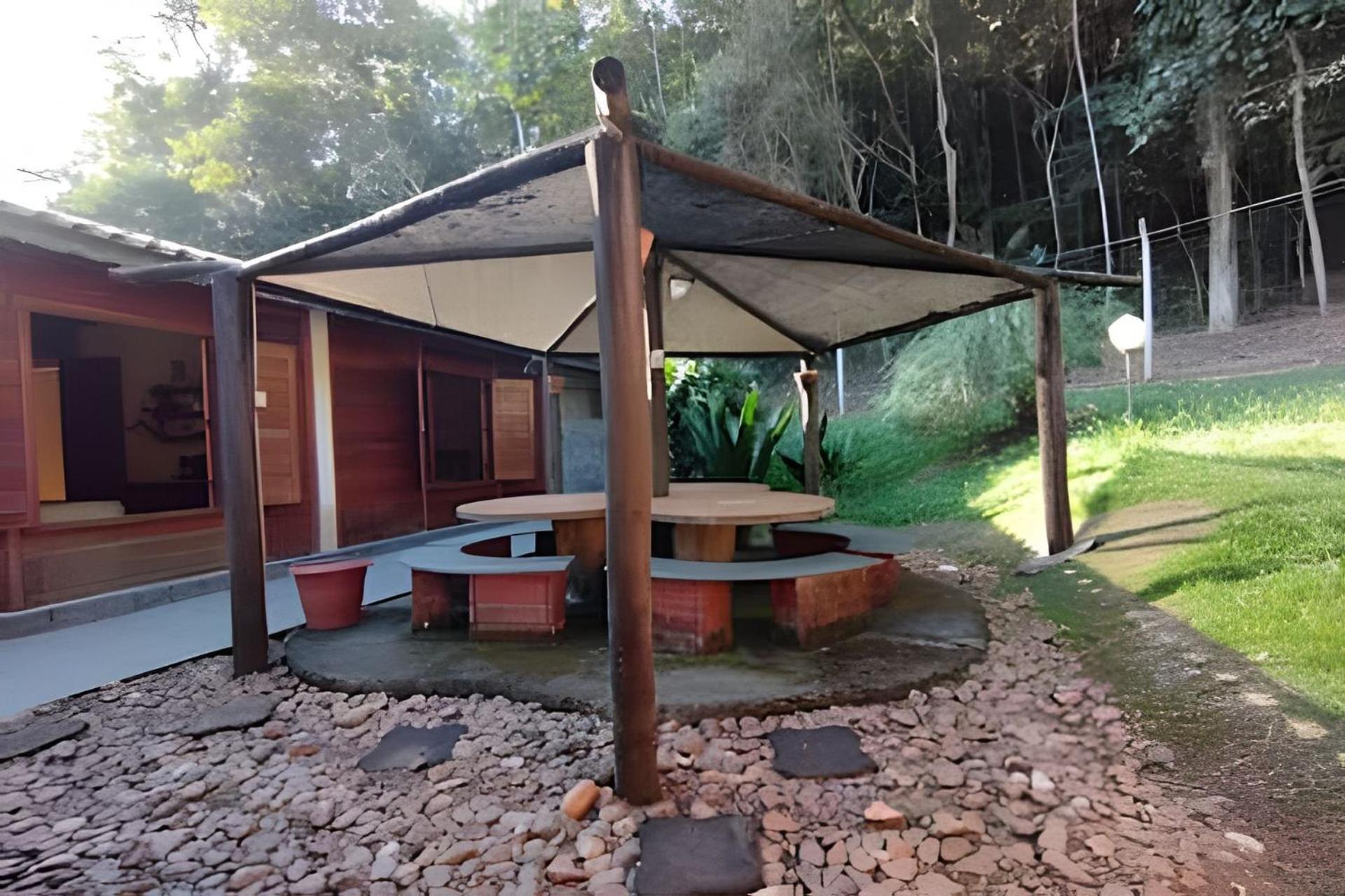 Chácara com Tobogã em São Roque