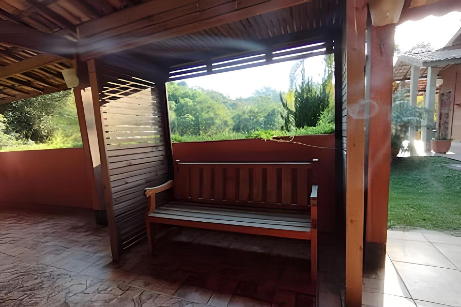 Chácara com Tobogã em São Roque