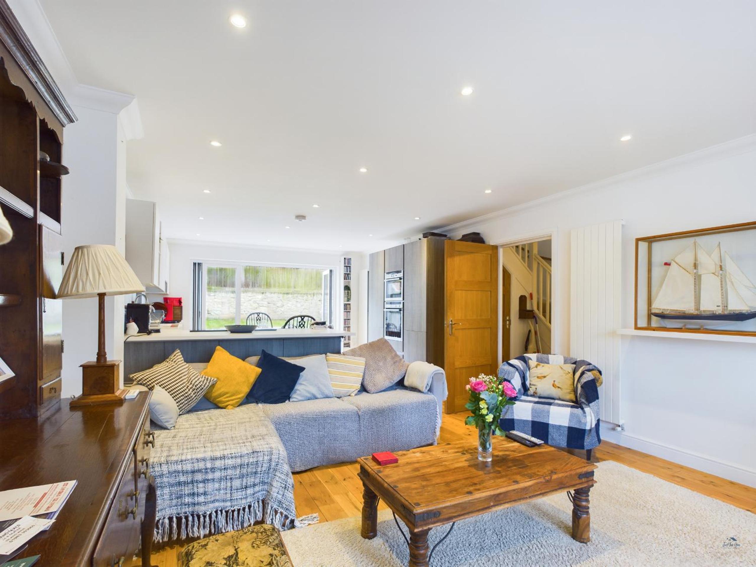 Queens Mews a contemporary beach side holiday home for 6 view 4
