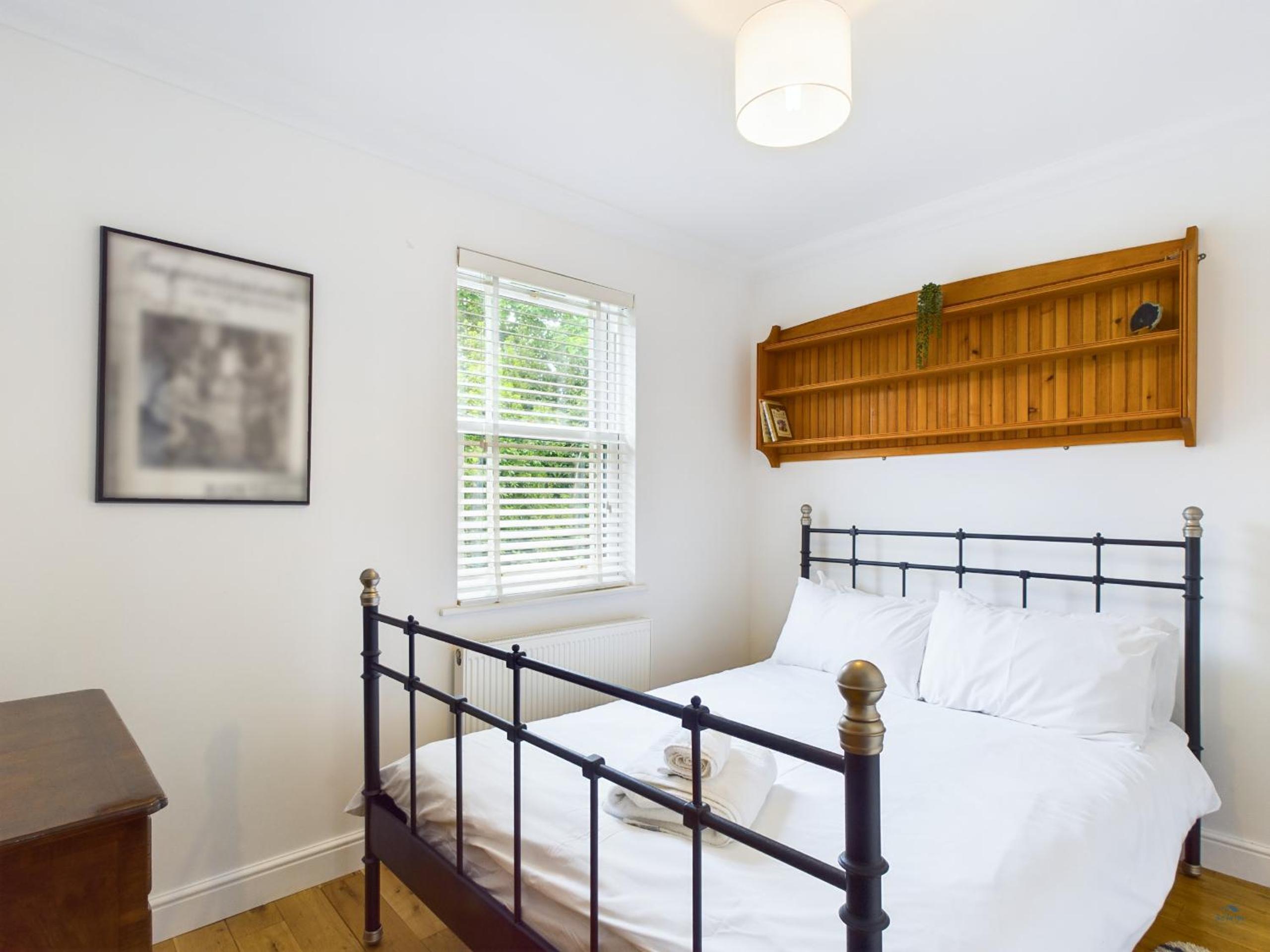 Queens Mews a contemporary beach side holiday home for 6 view 3