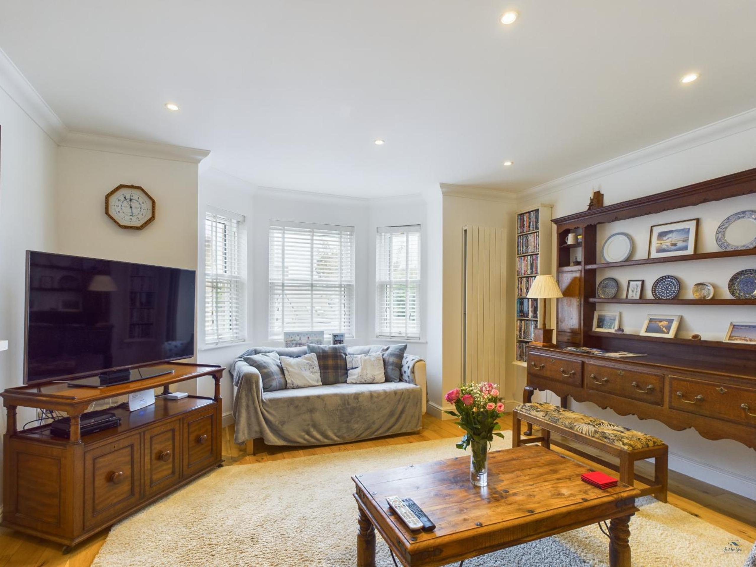 Queens Mews a contemporary beach side holiday home for 6 view 2