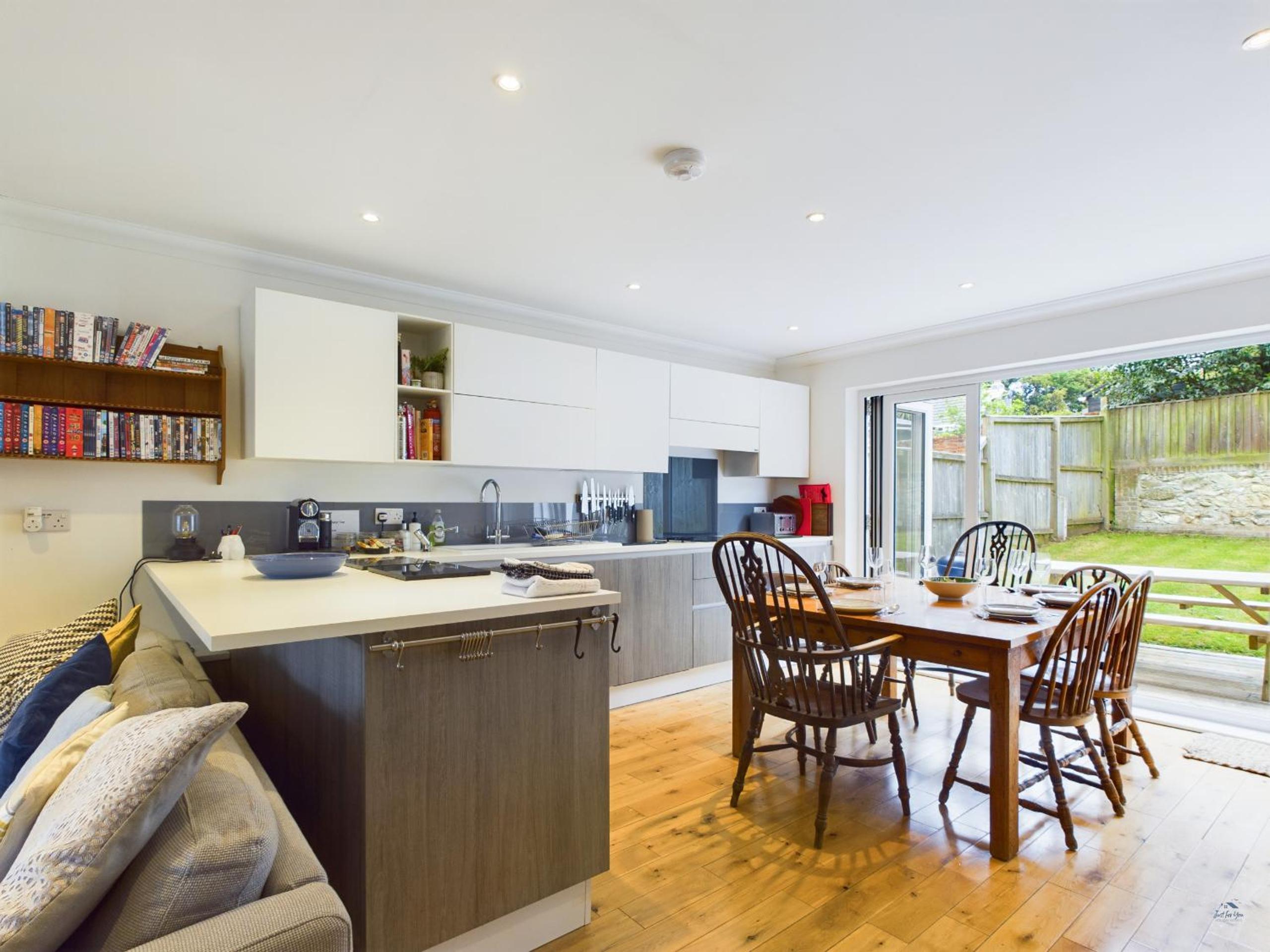 Queens Mews a contemporary beach side holiday home for 6 view 5